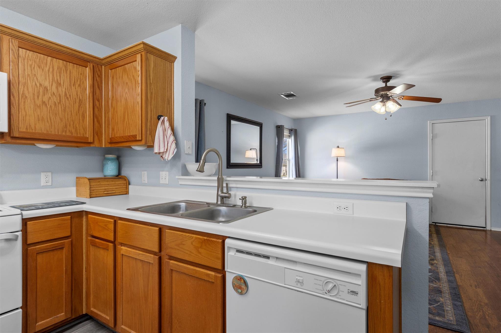 214 Pentire Way, Hutto, TX 78634