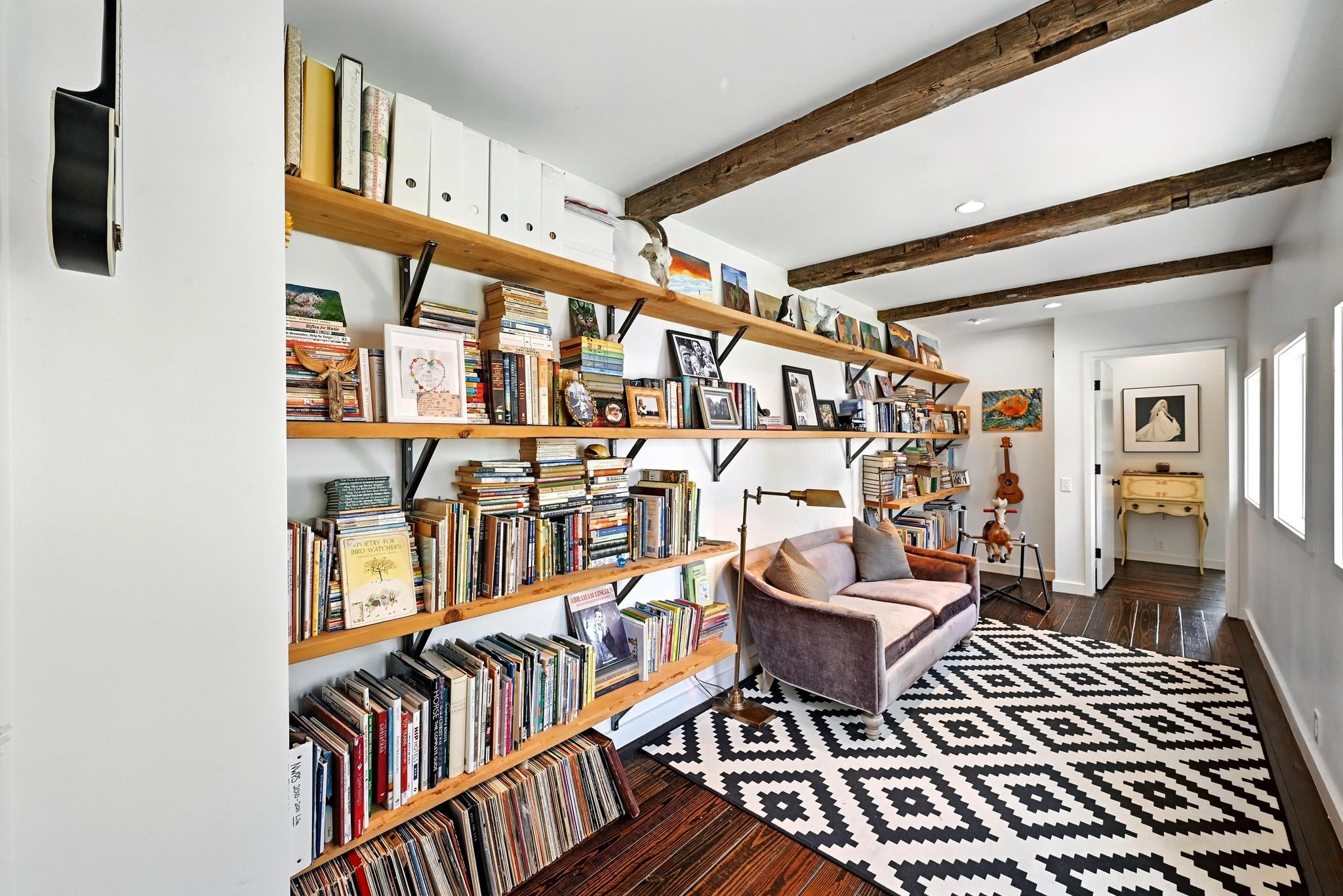 1700 S 6th St, Austin, TX 78704