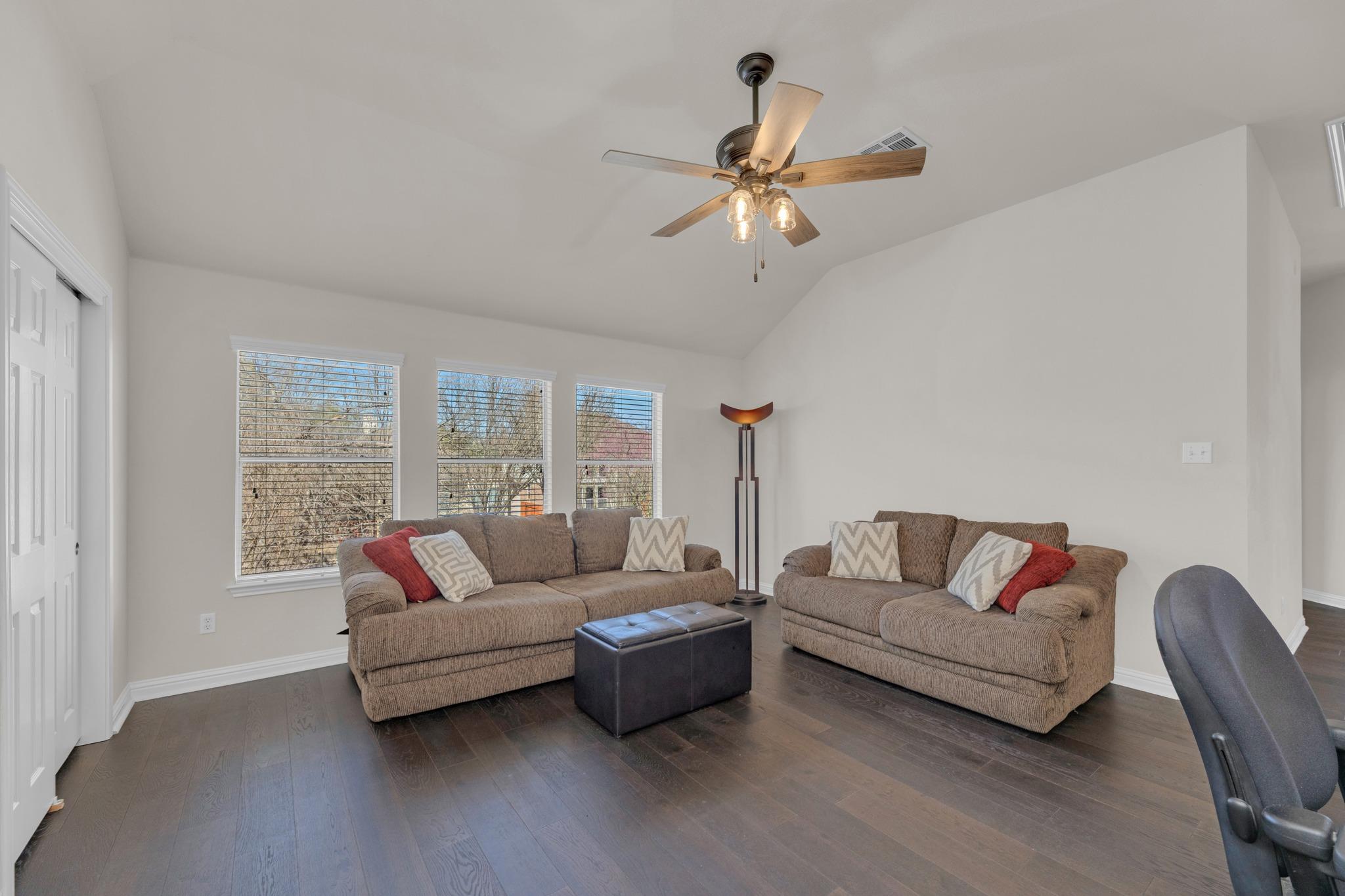 3734 Gentle Winds Ln, Round Rock, TX 78681