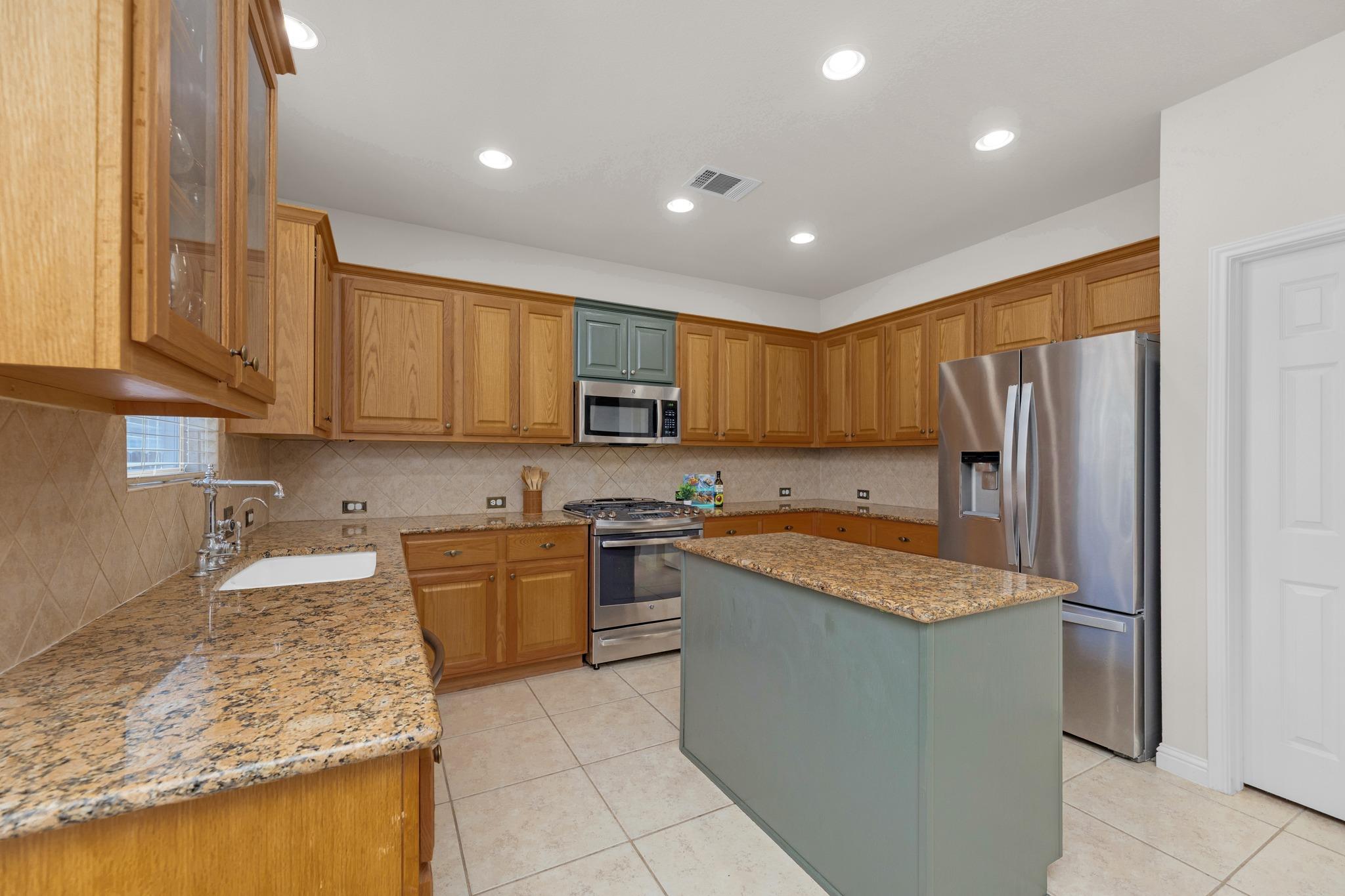 3734 Gentle Winds Ln, Round Rock, TX 78681