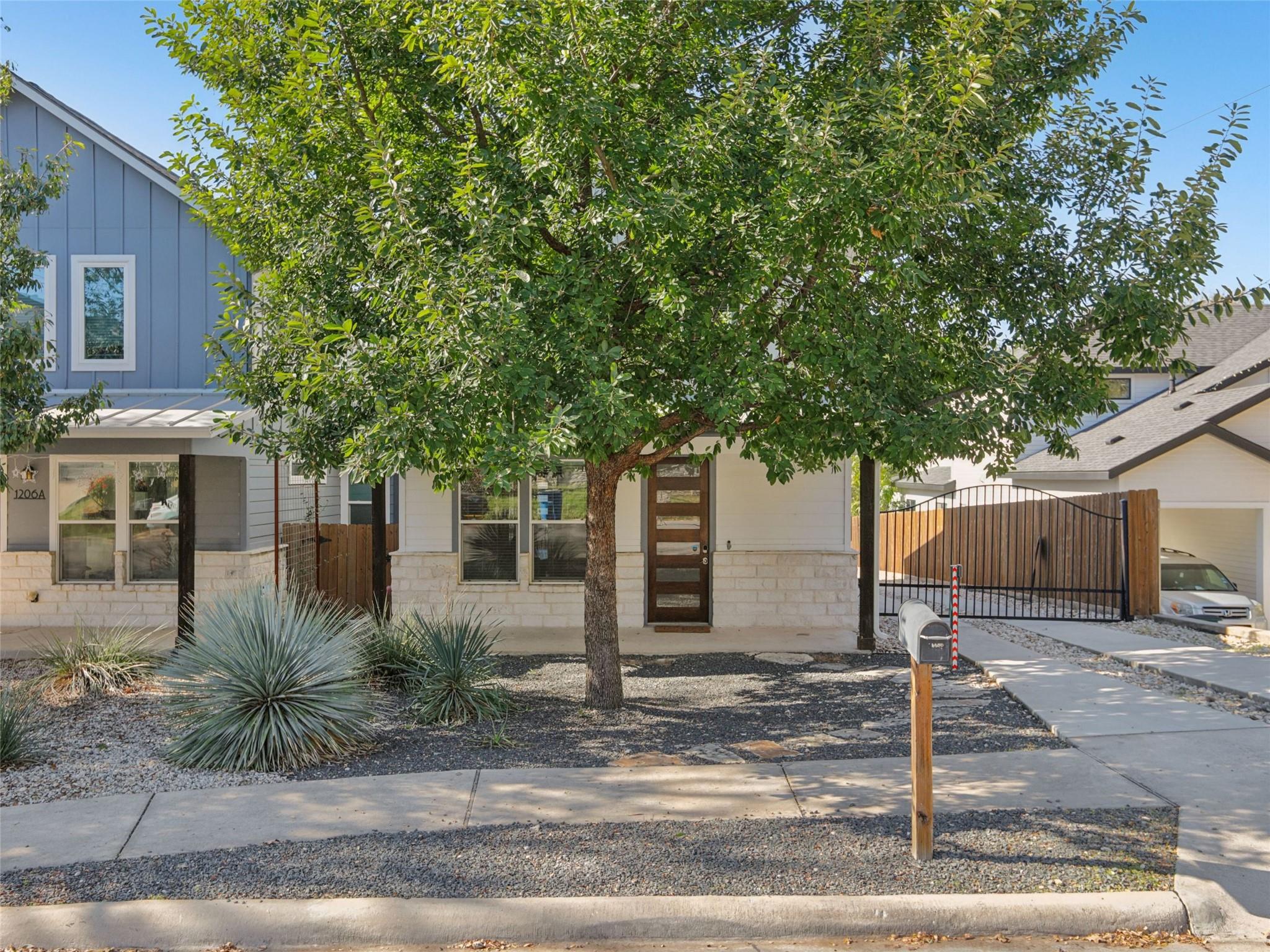 1206 Deloney St # B, Austin, TX 78721