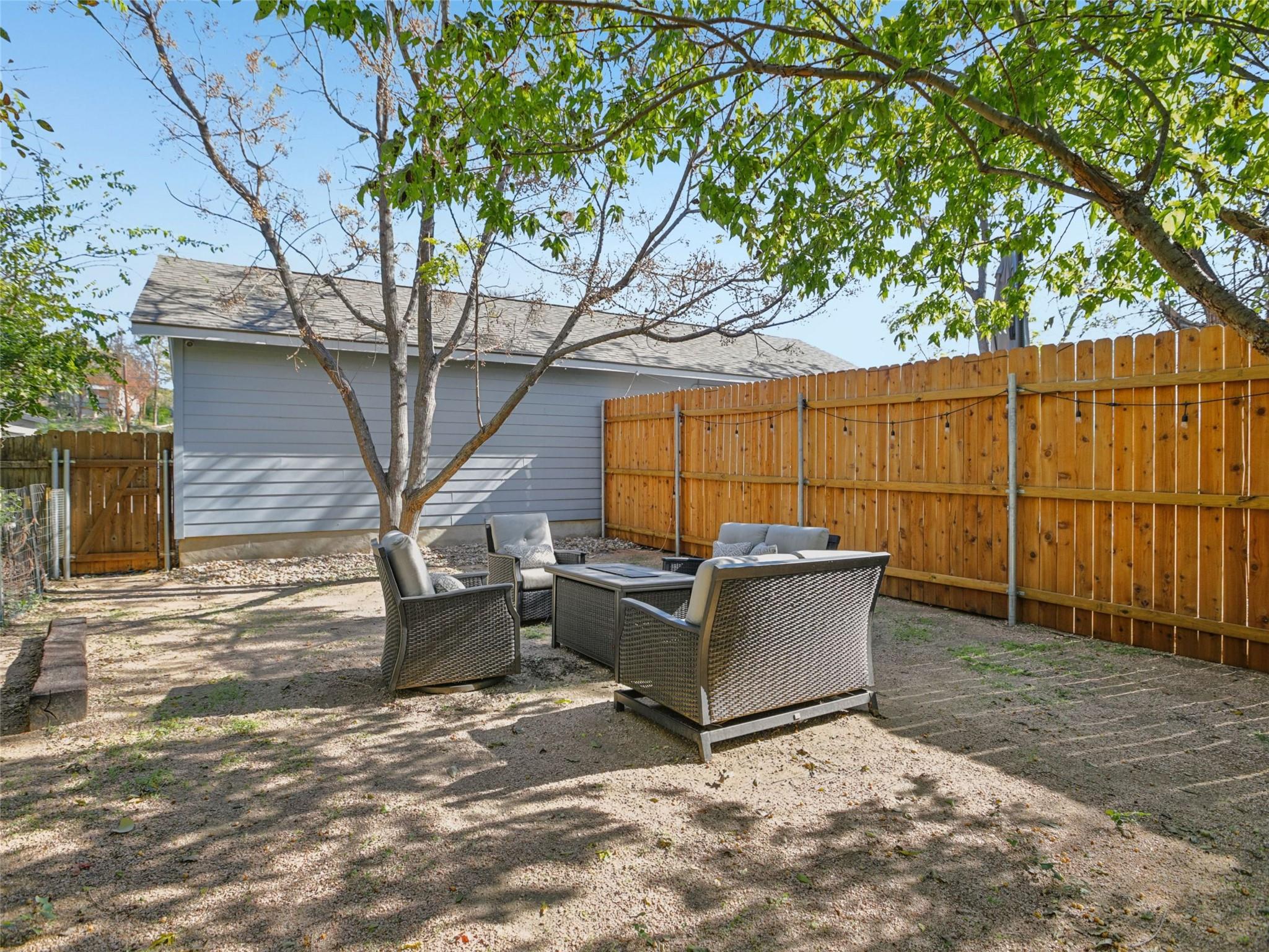 1206 Deloney St # B, Austin, TX 78721