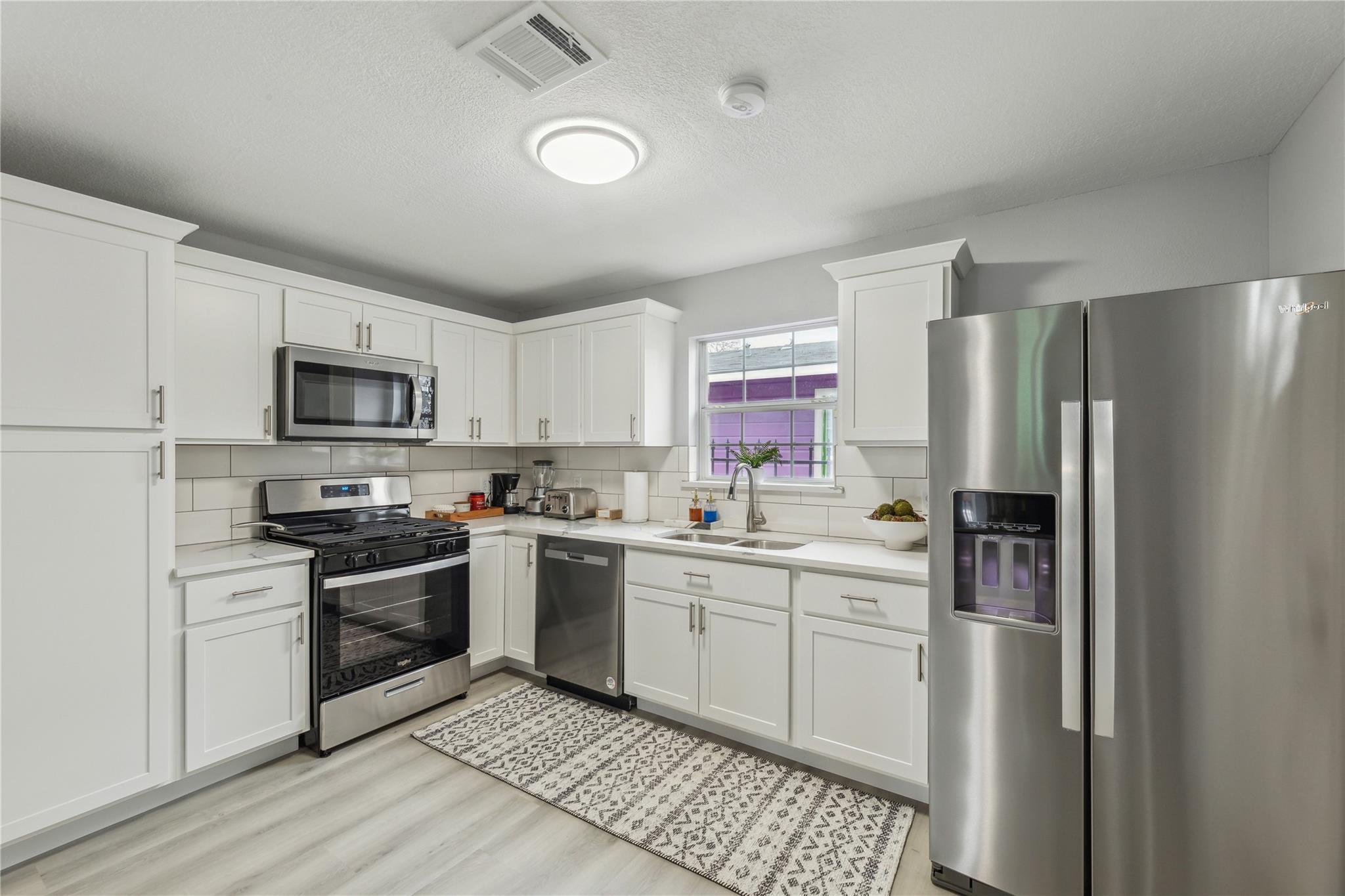 2105 E 17th St, Austin, TX 78702