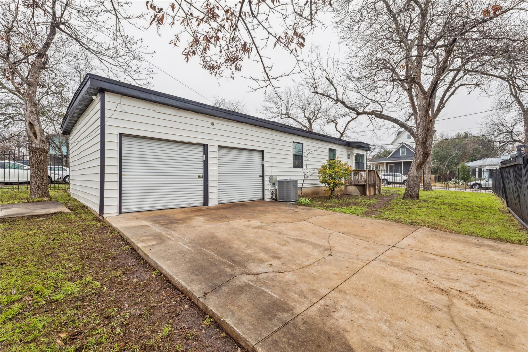 2105 E 17th St, Austin, TX 78702
