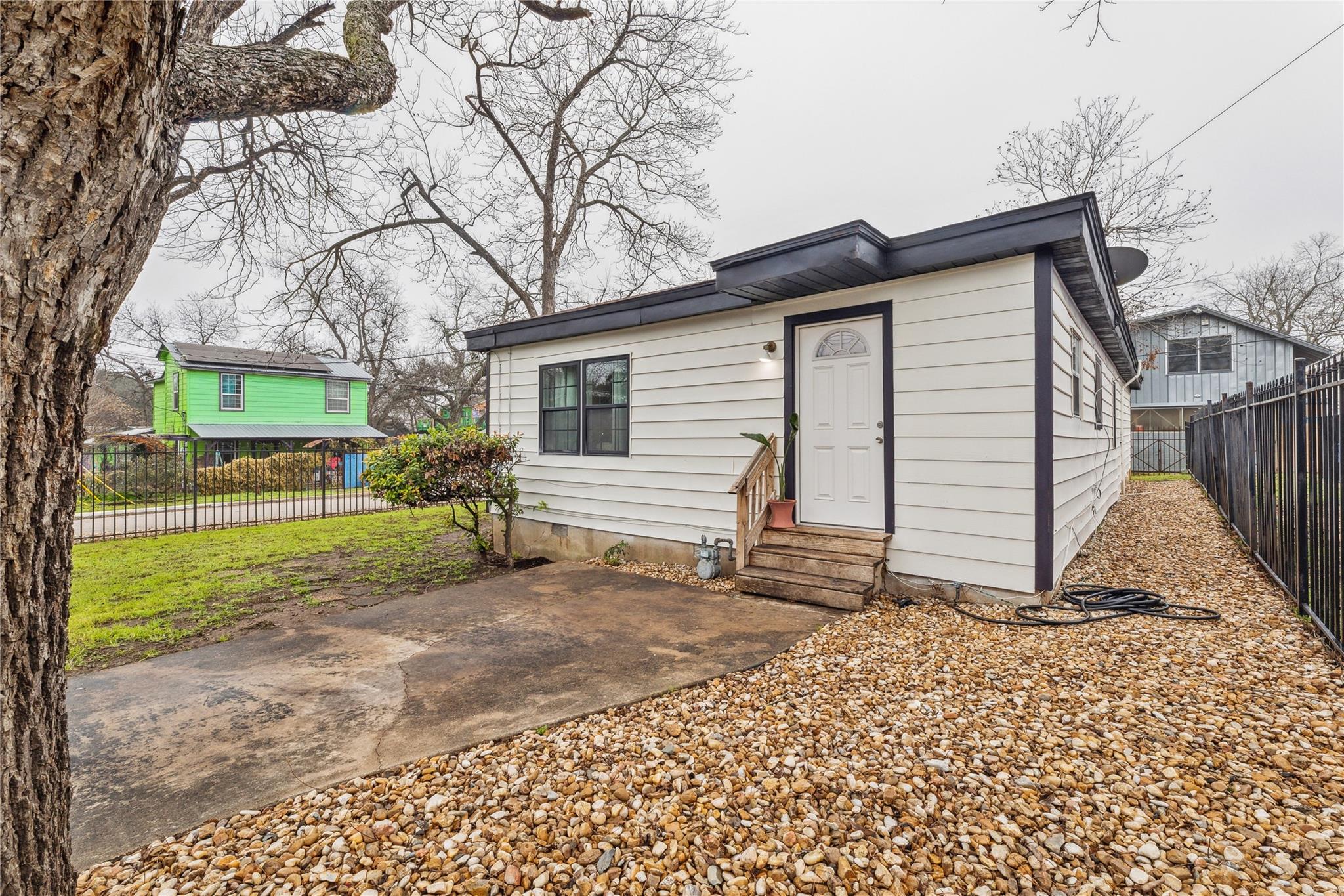 2105 E 17th St, Austin, TX 78702
