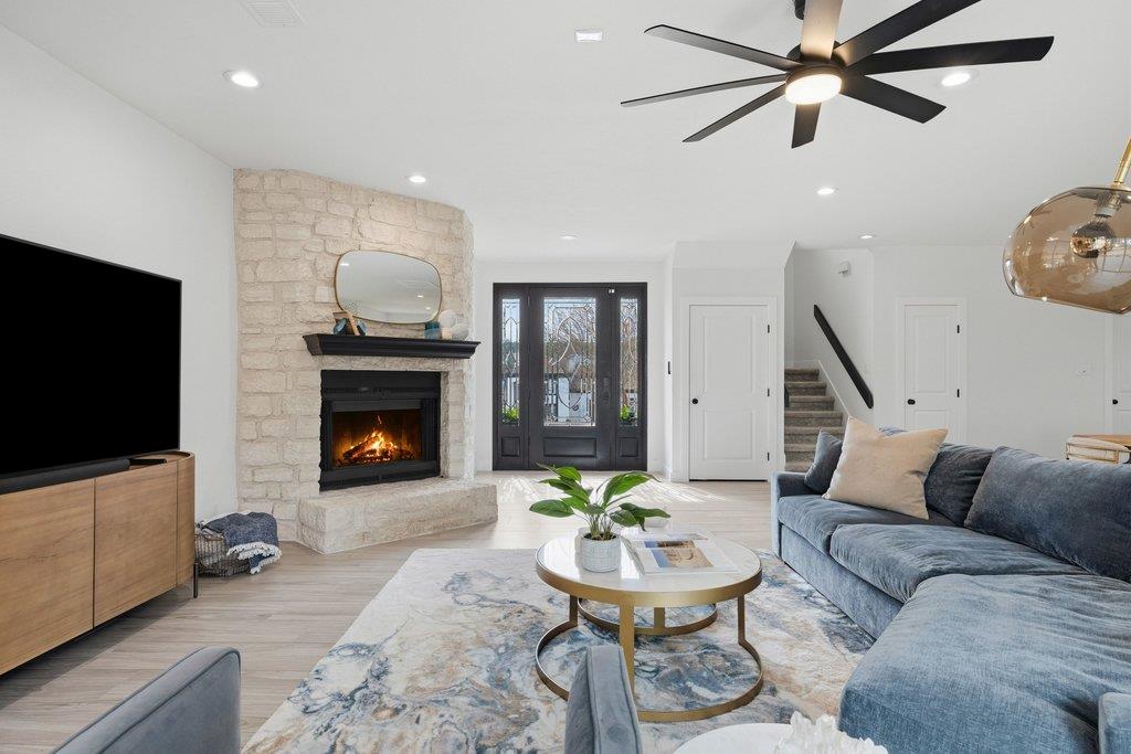 1904 Lakeway Blvd, Lakeway, TX 78734