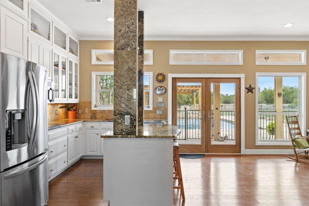 911 Oak Meadow Dr, Dripping Springs, TX 78620