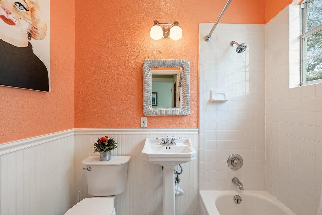 911 Oak Meadow Dr, Dripping Springs, TX 78620