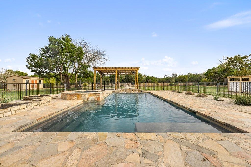 911 Oak Meadow Dr, Dripping Springs, TX 78620