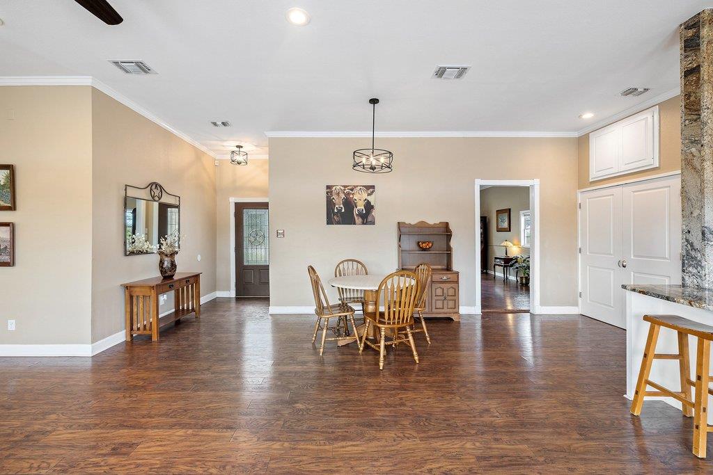 911 Oak Meadow Dr, Dripping Springs, TX 78620