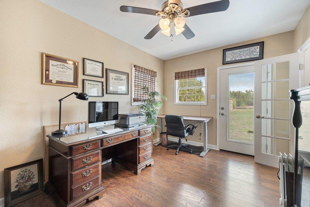 911 Oak Meadow Dr, Dripping Springs, TX 78620