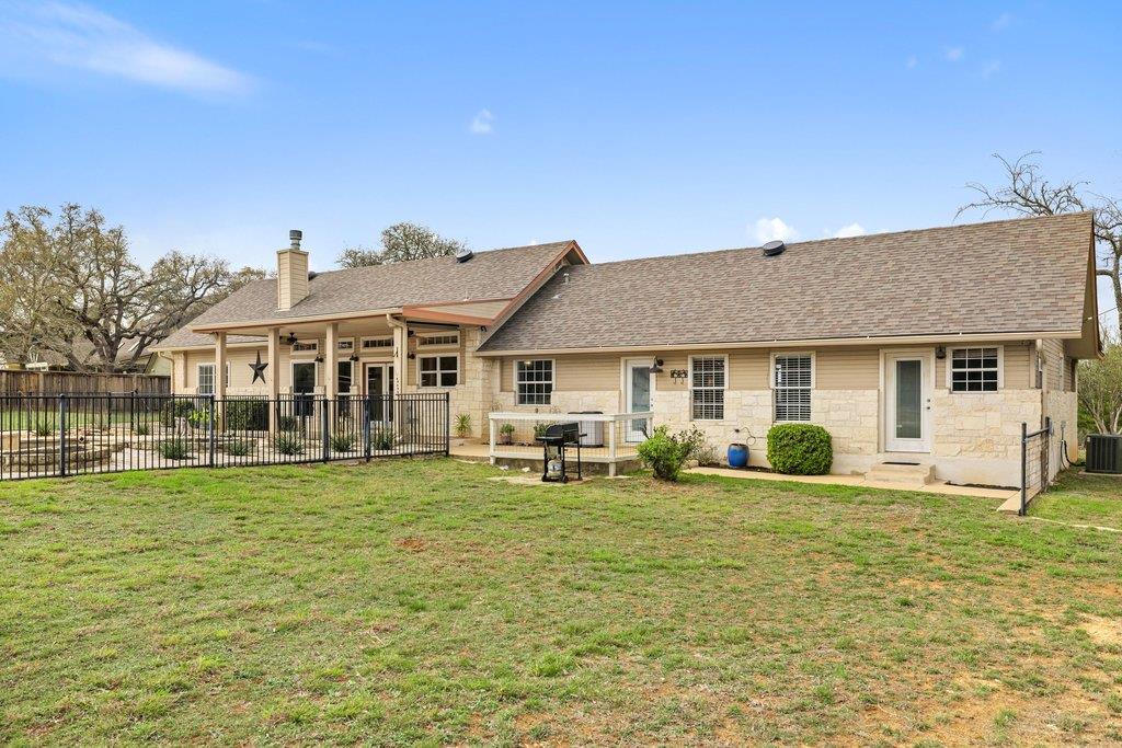 911 Oak Meadow Dr, Dripping Springs, TX 78620