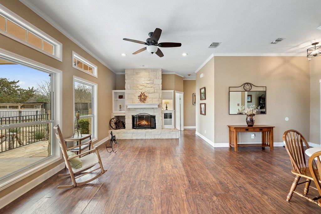 911 Oak Meadow Dr, Dripping Springs, TX 78620