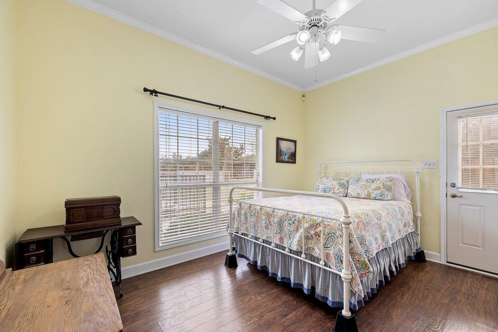 911 Oak Meadow Dr, Dripping Springs, TX 78620