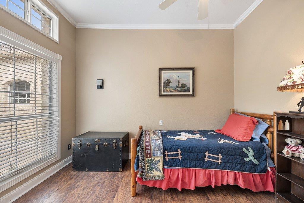 911 Oak Meadow Dr, Dripping Springs, TX 78620