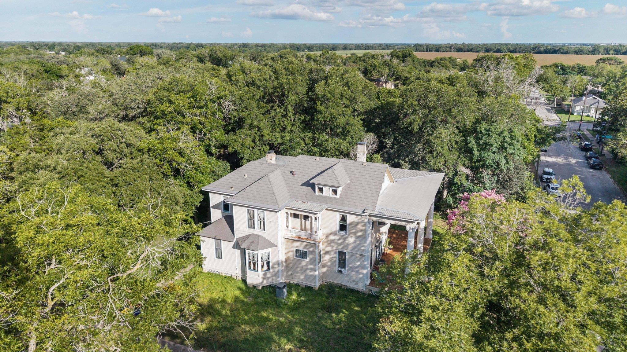 124 N Hamilton St, Gonzales, TX 78629