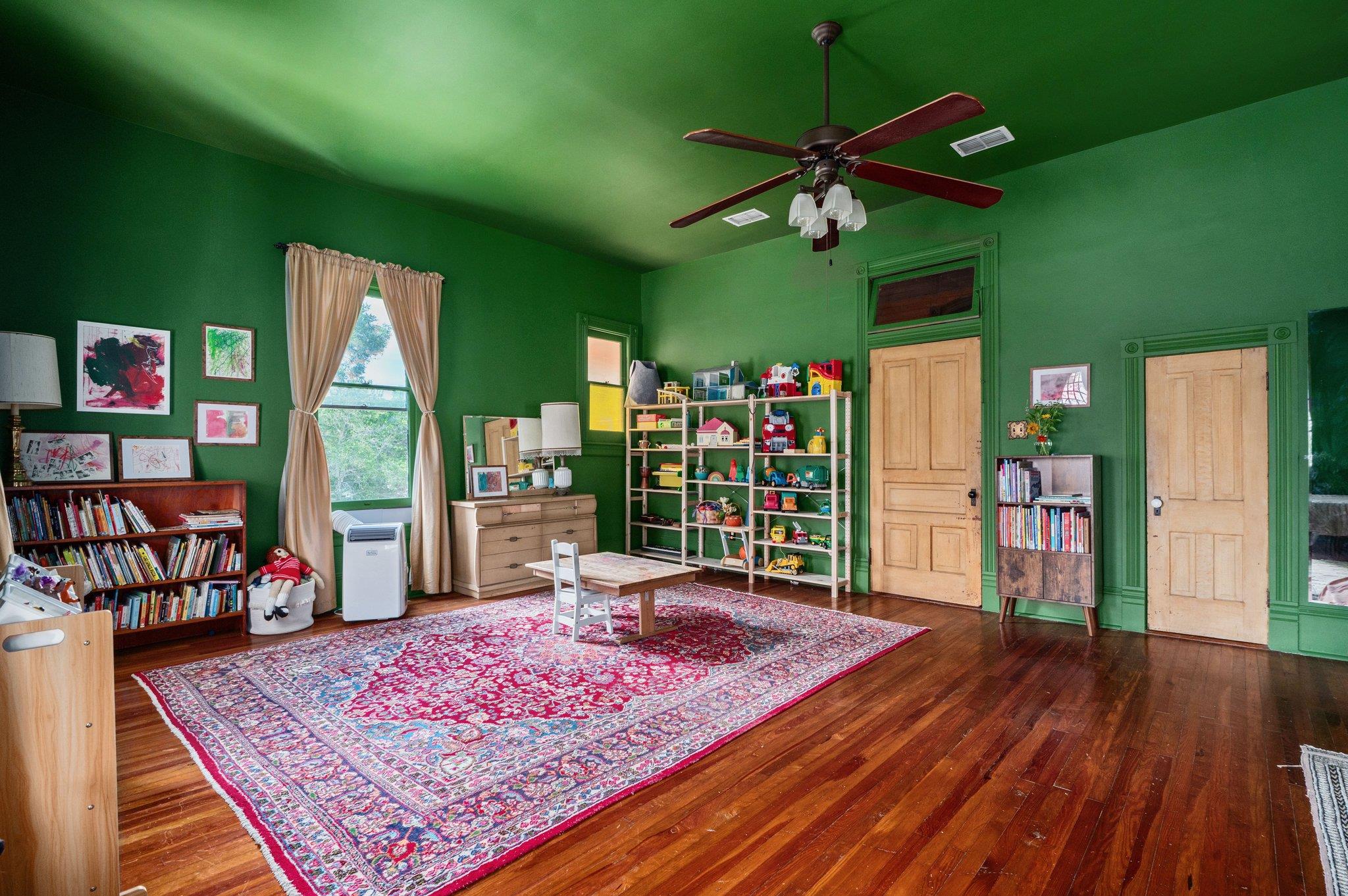 124 N Hamilton St, Gonzales, TX 78629