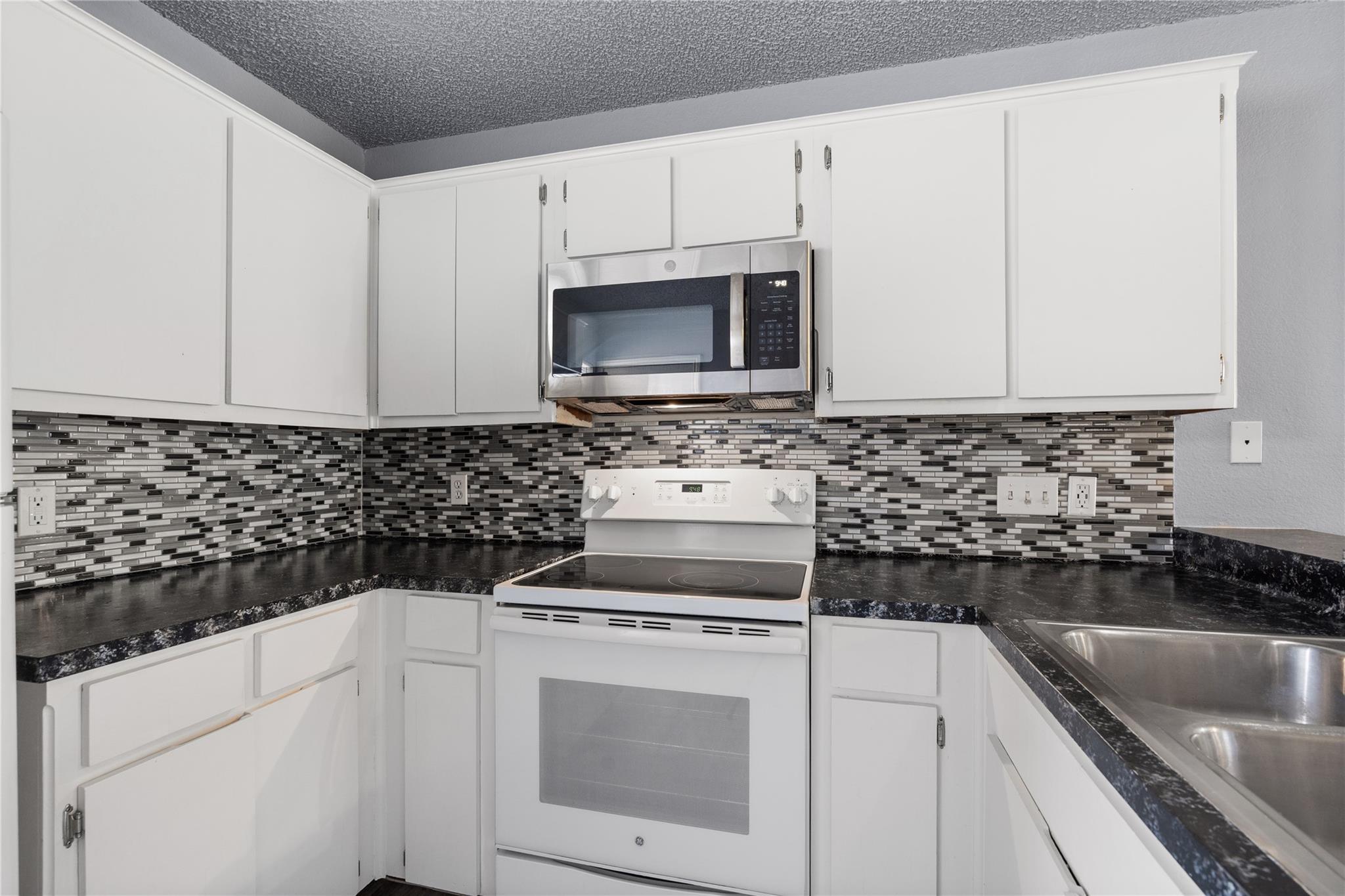 1221 W Hopkins St # 11, San Marcos, TX 78666