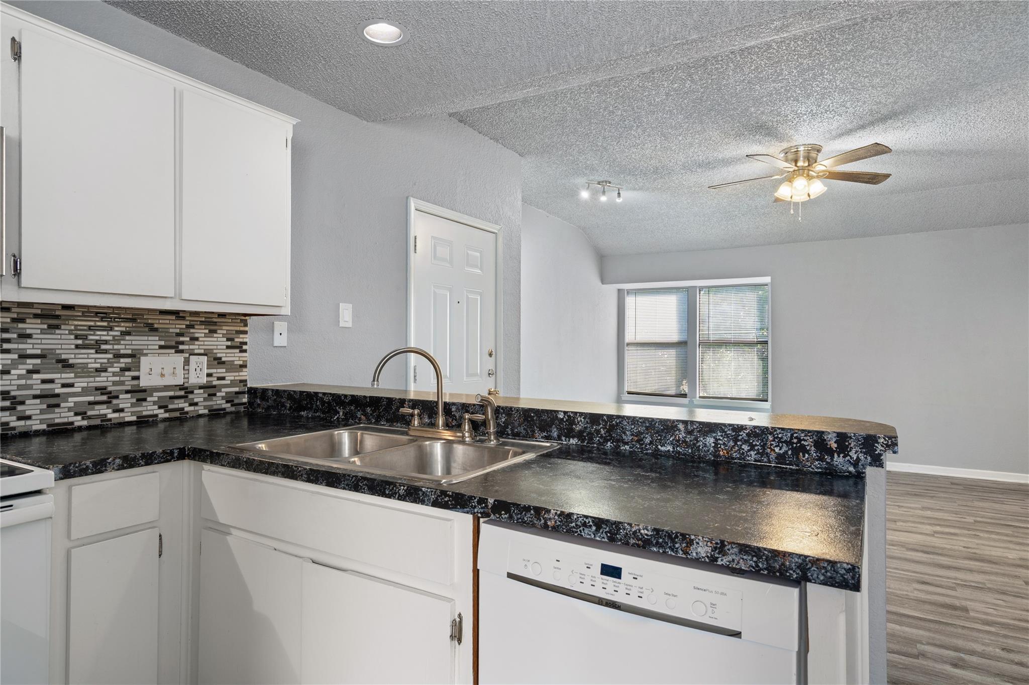 1221 W Hopkins St # 11, San Marcos, TX 78666