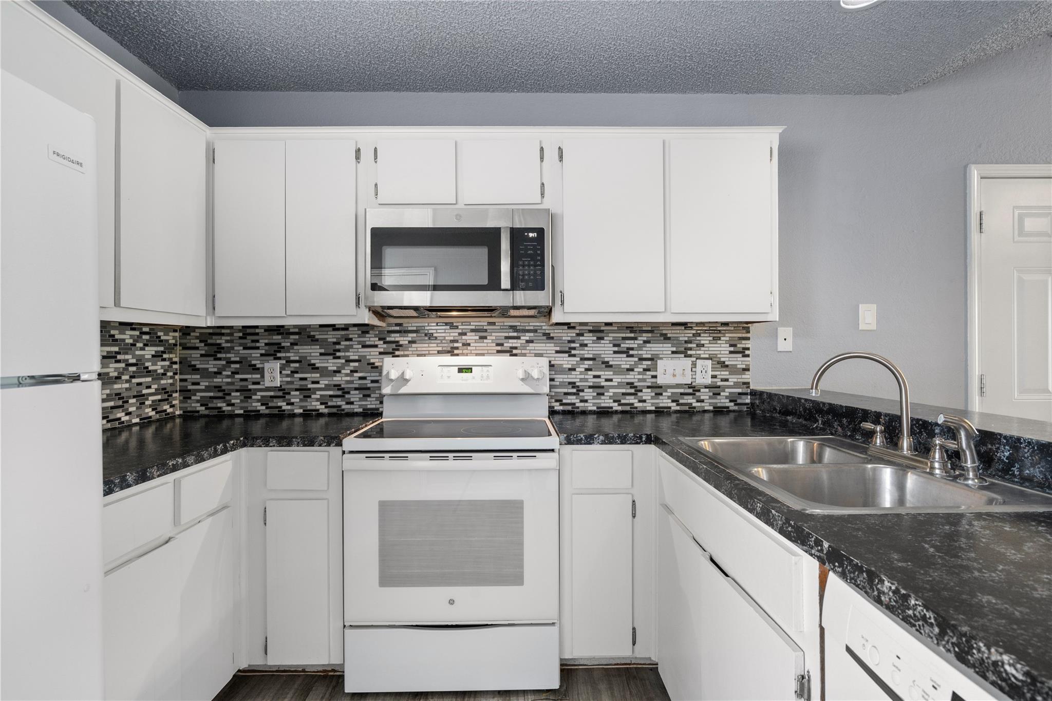 1221 W Hopkins St # 11, San Marcos, TX 78666