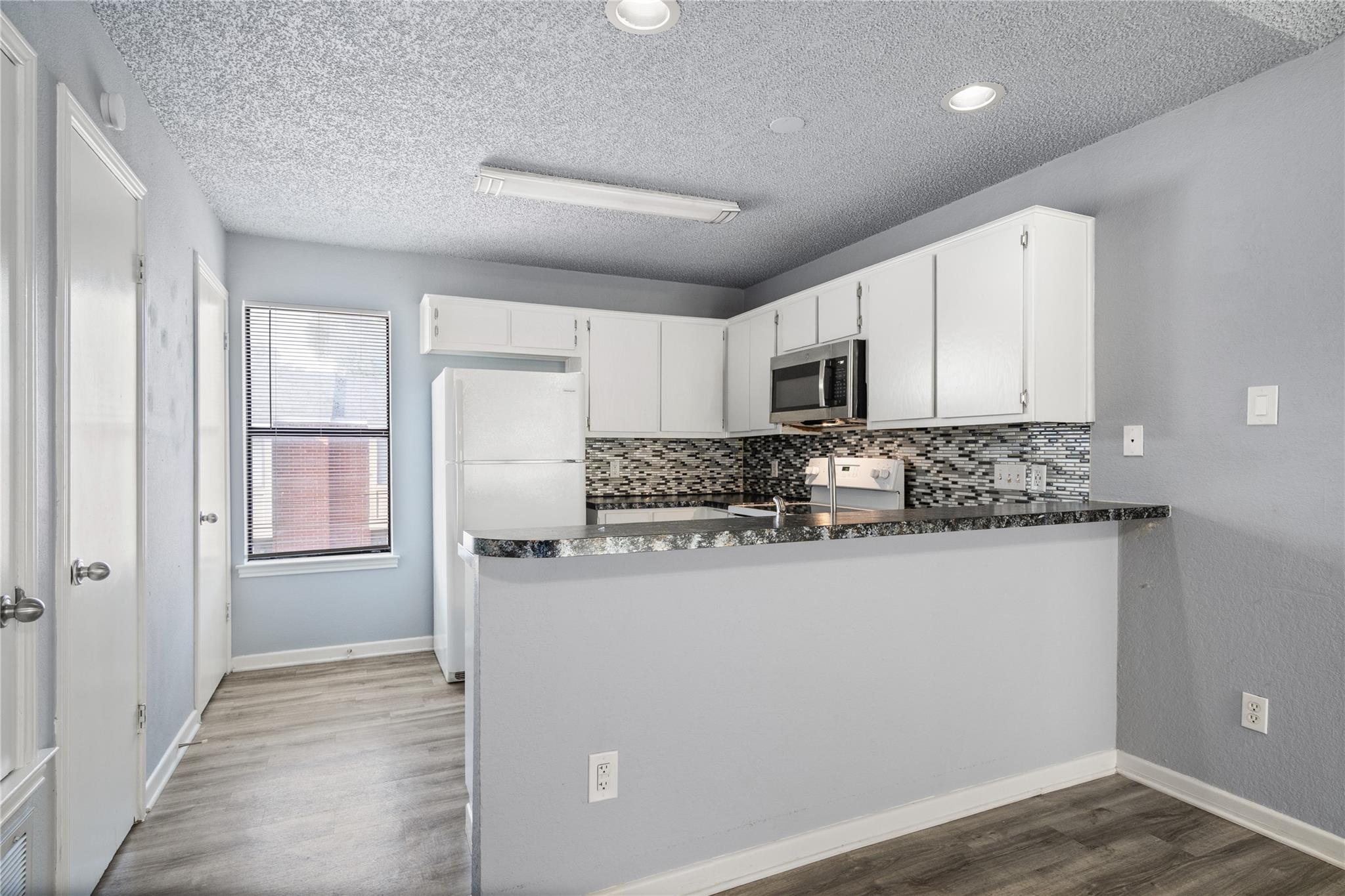 1221 W Hopkins St # 11, San Marcos, TX 78666