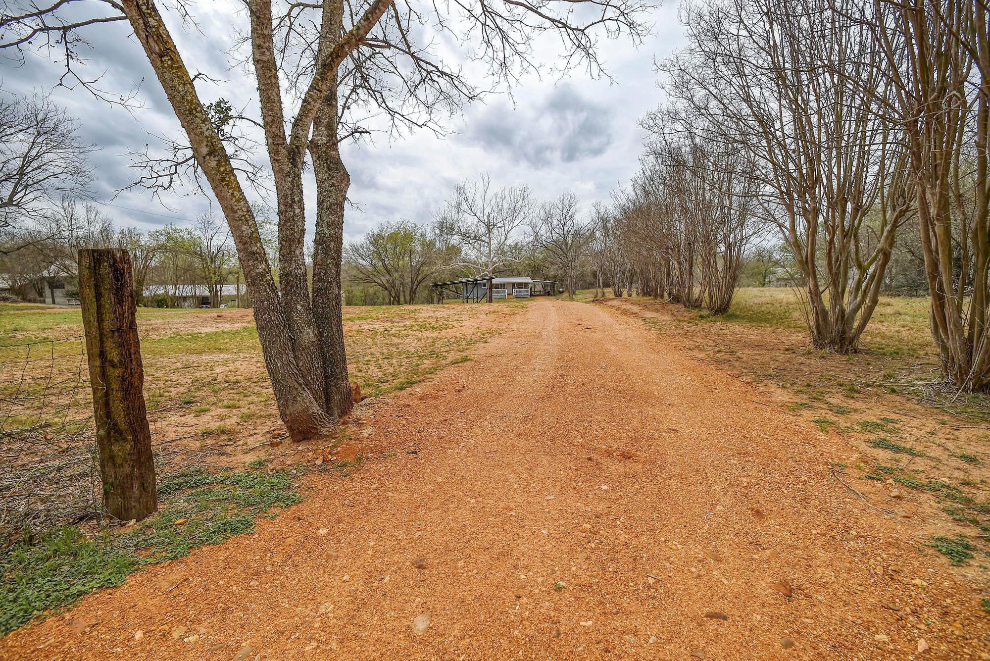 243 Riverwood Dr, Bastrop, TX 78602