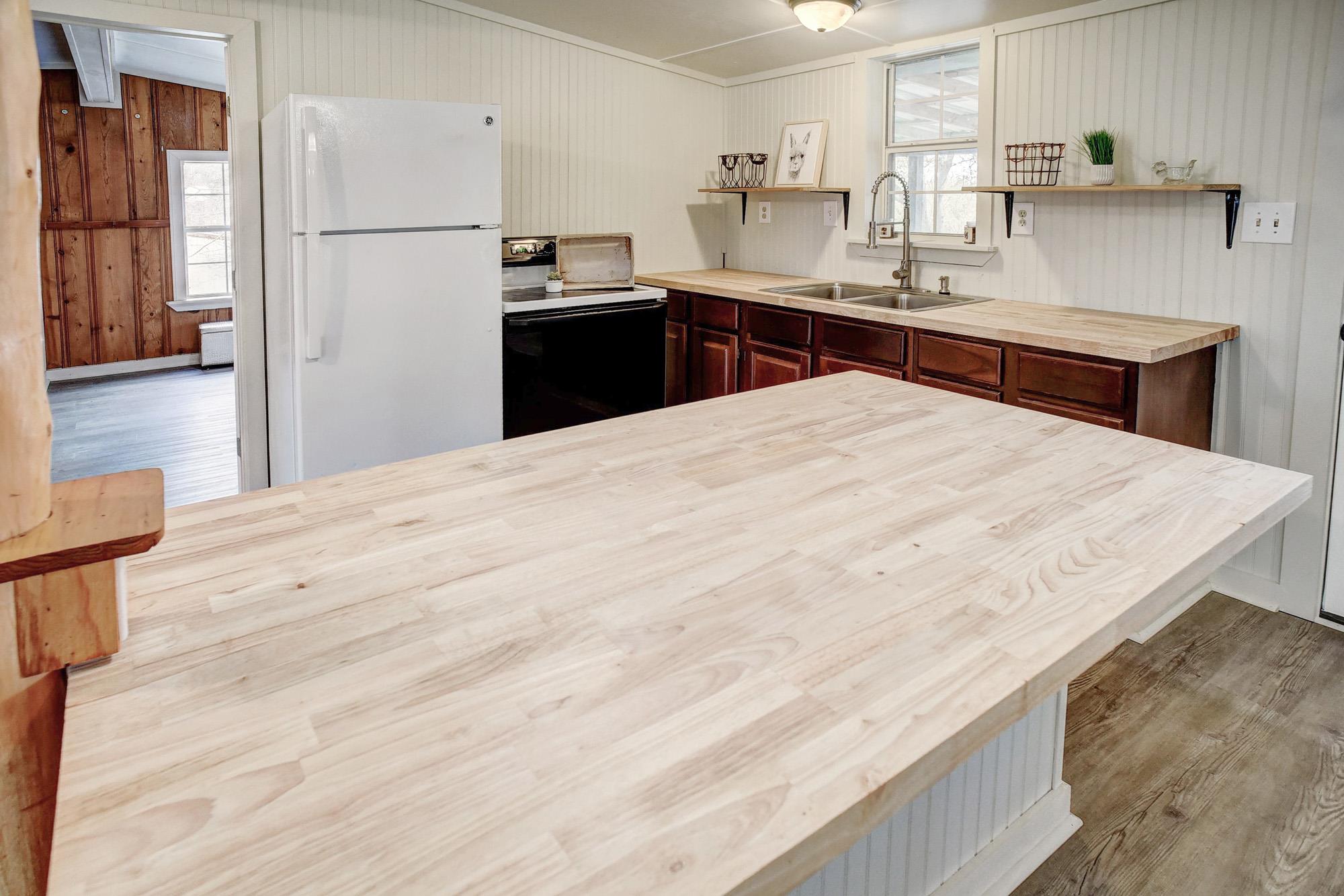 243 Riverwood Dr, Bastrop, TX 78602