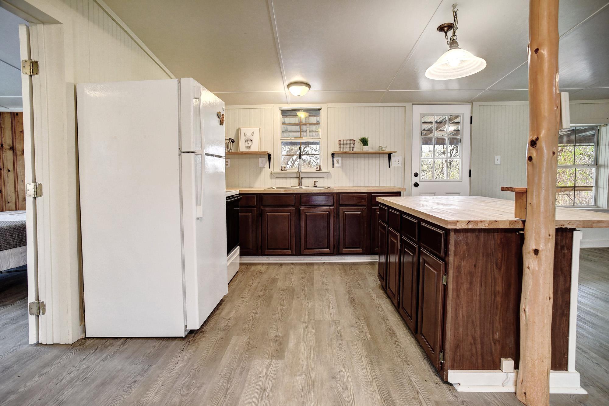 243 Riverwood Dr, Bastrop, TX 78602