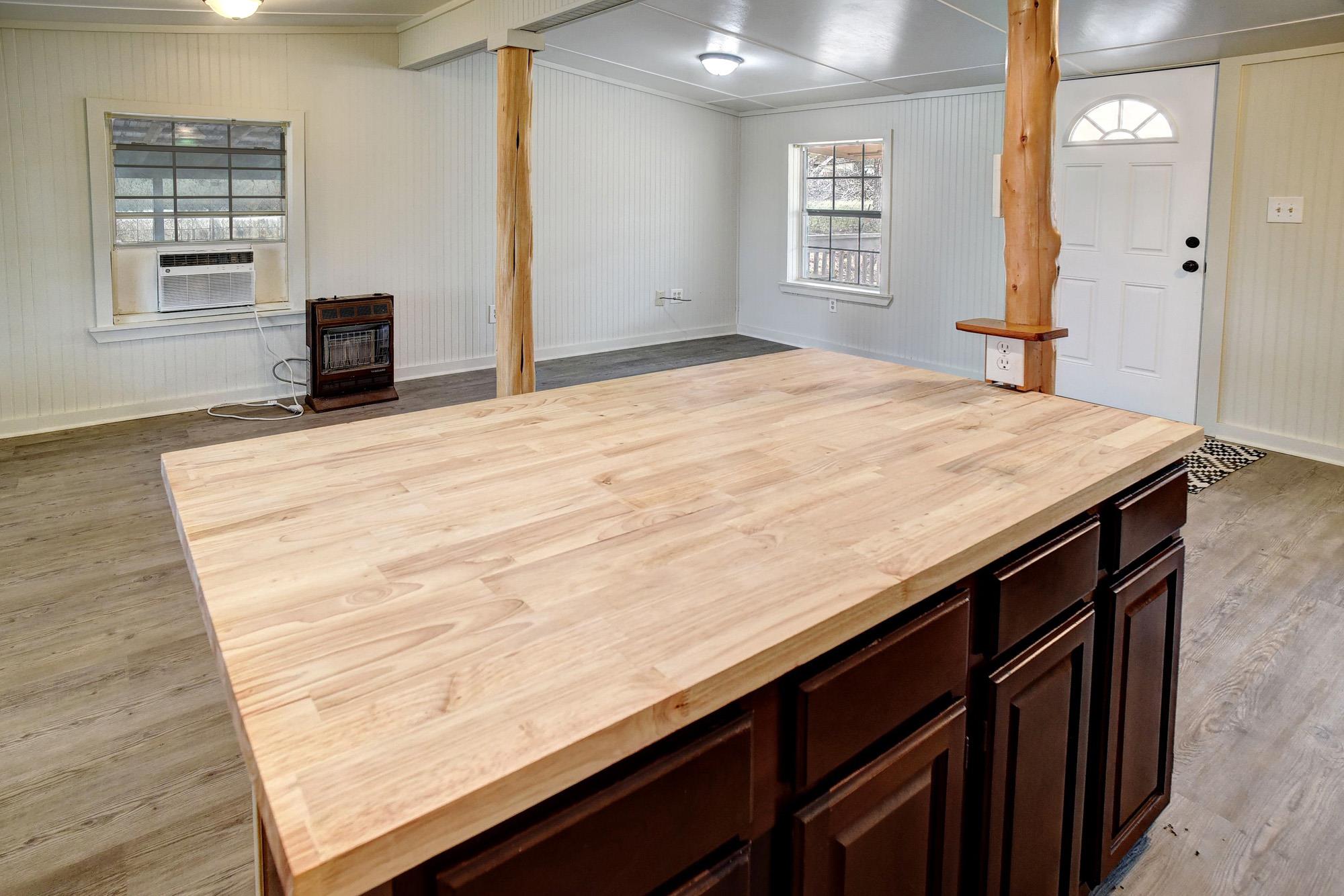 243 Riverwood Dr, Bastrop, TX 78602