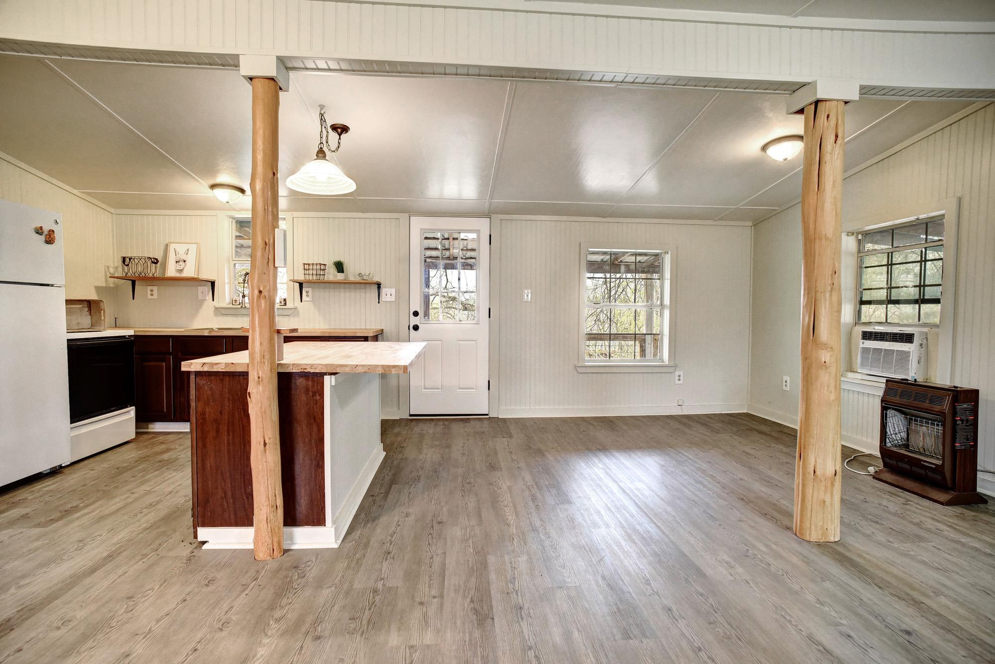 243 Riverwood Dr, Bastrop, TX 78602