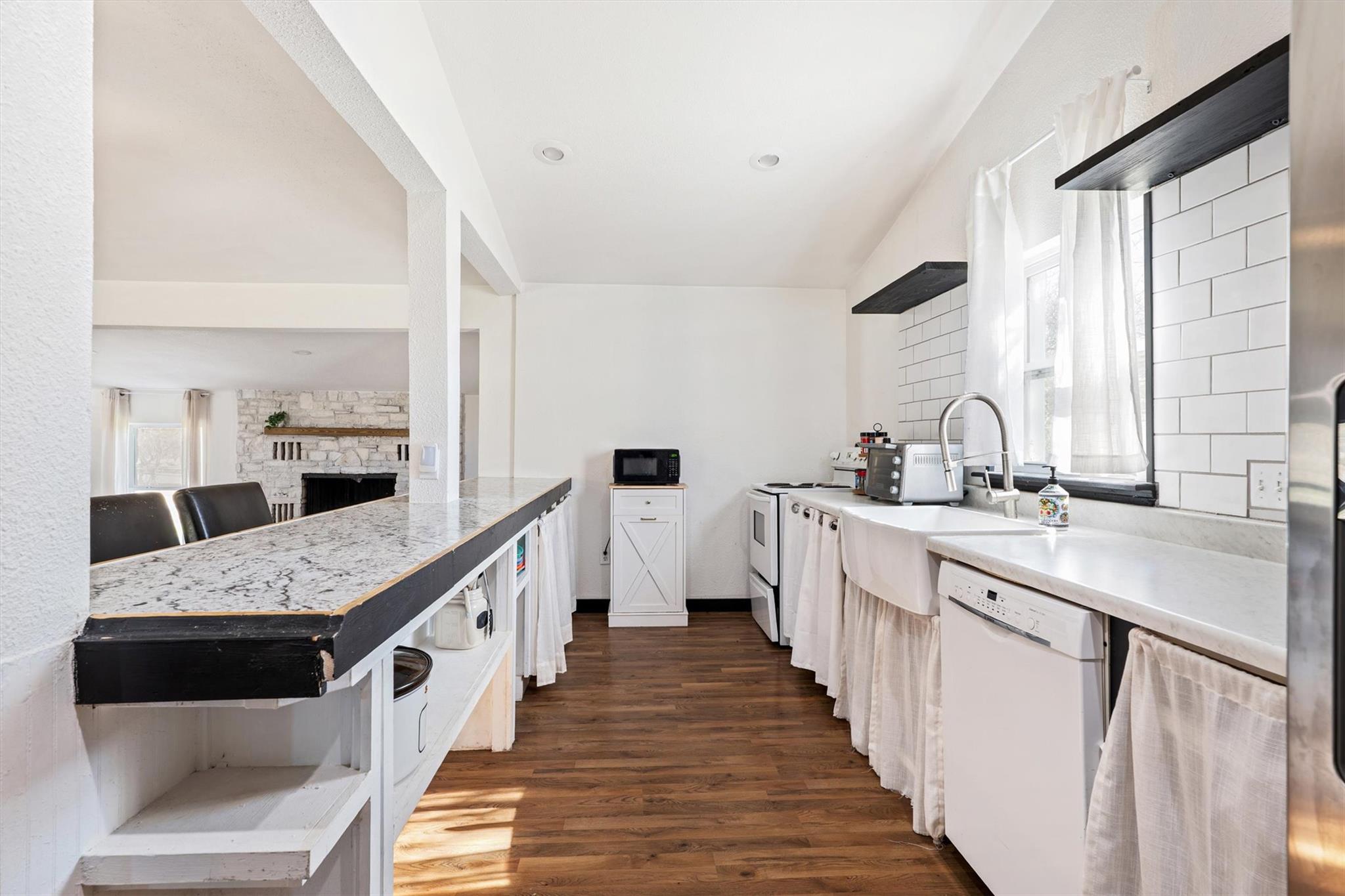 110 Lakewood Dr, Burnet, TX 78611