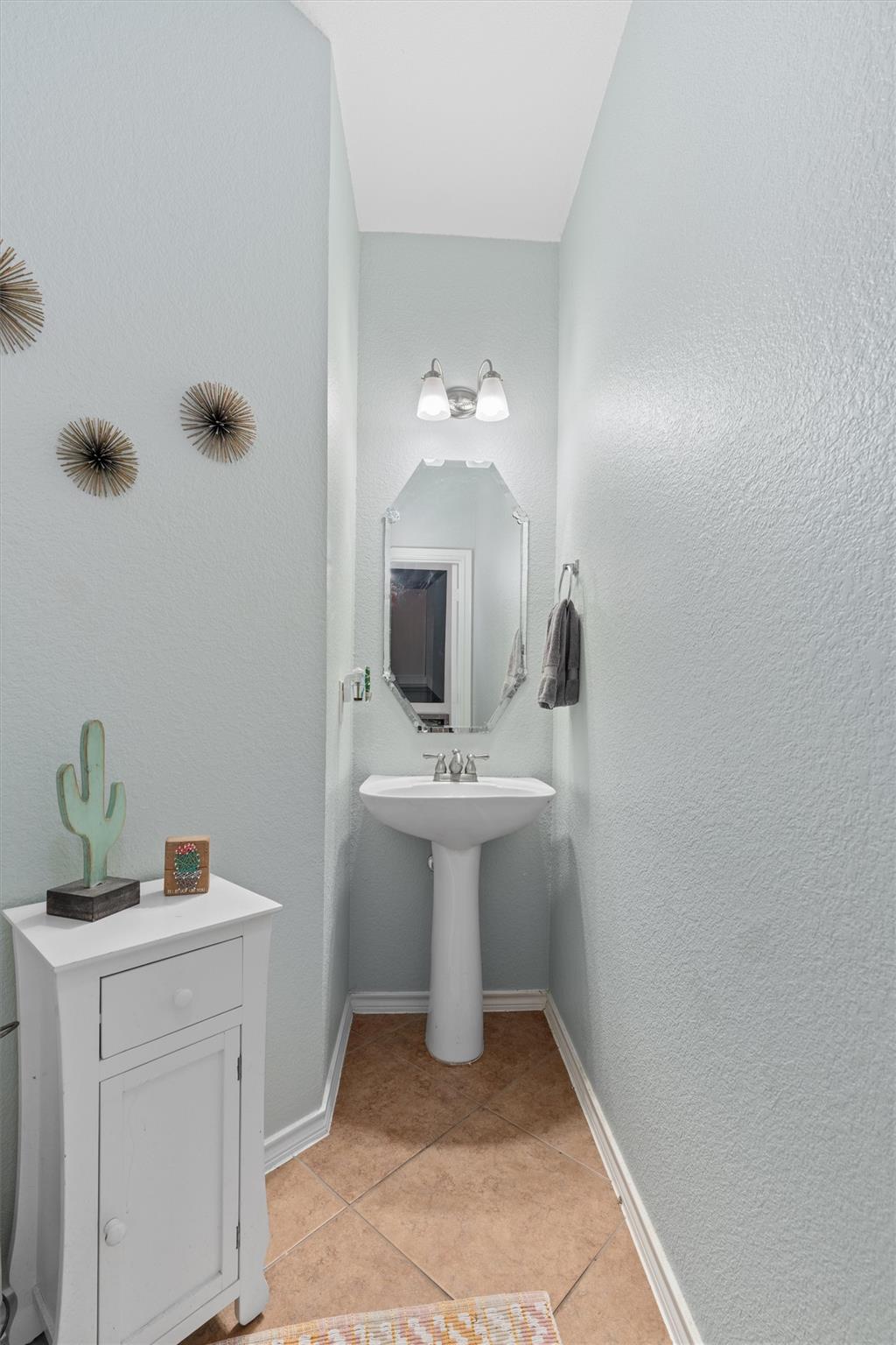 400 Red Hawk Dr, Leander, TX 78641