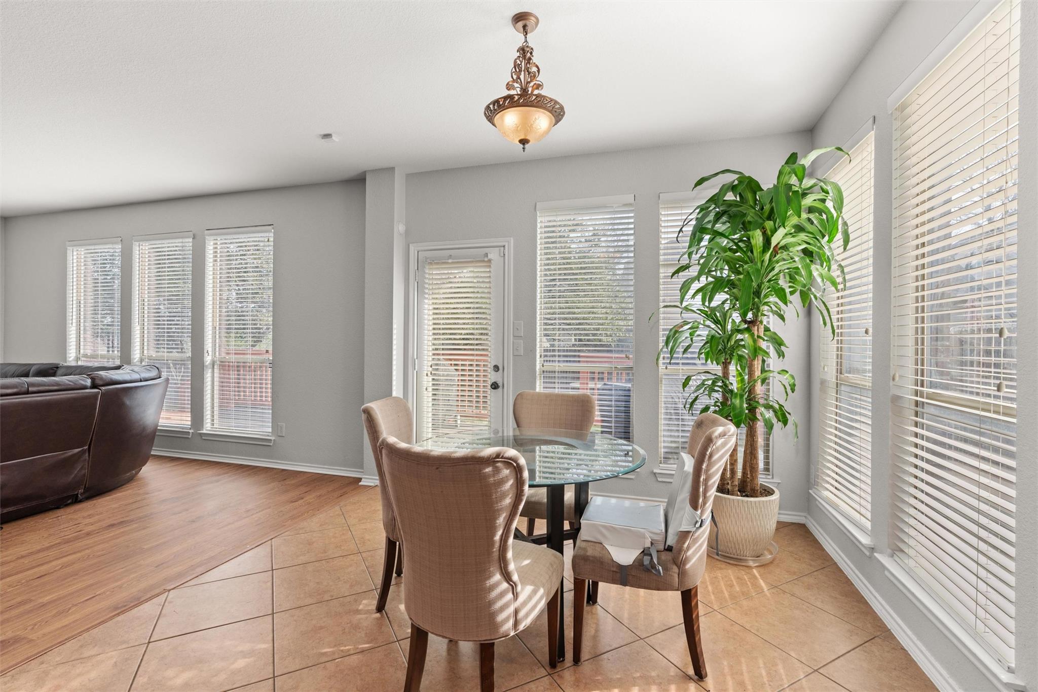 400 Red Hawk Dr, Leander, TX 78641