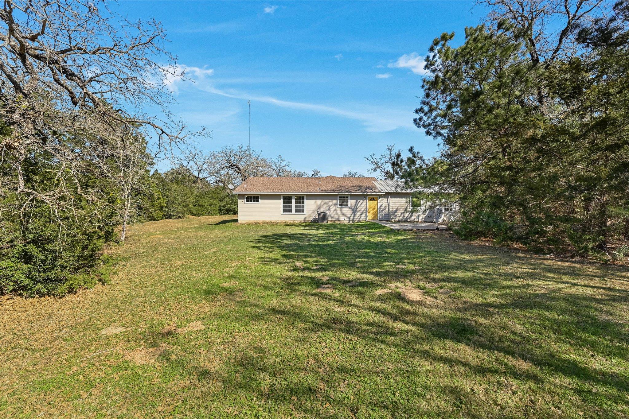 203 Pathfinders Way, Smithville, TX 78957