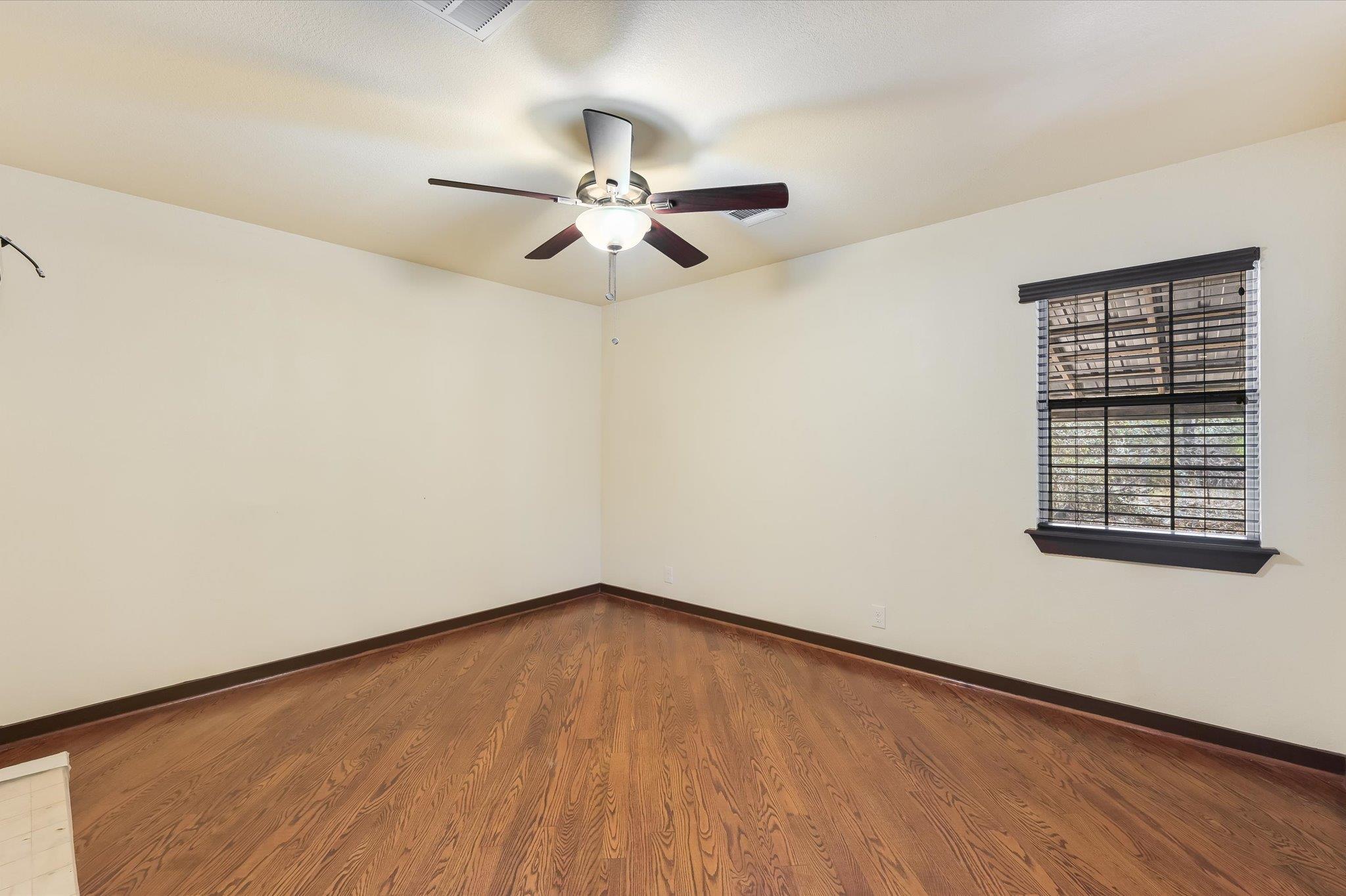 203 Pathfinders Way, Smithville, TX 78957