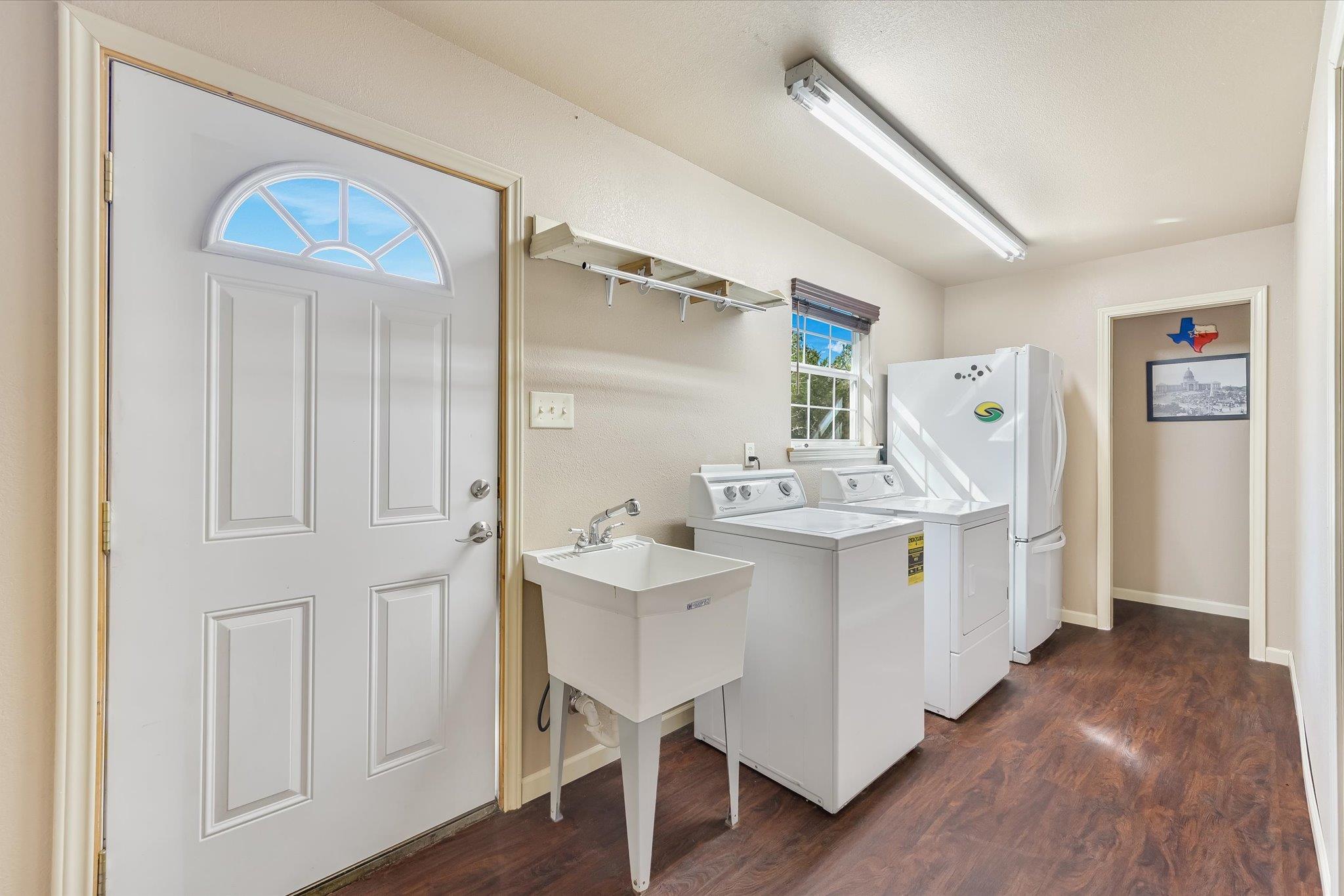 203 Pathfinders Way, Smithville, TX 78957