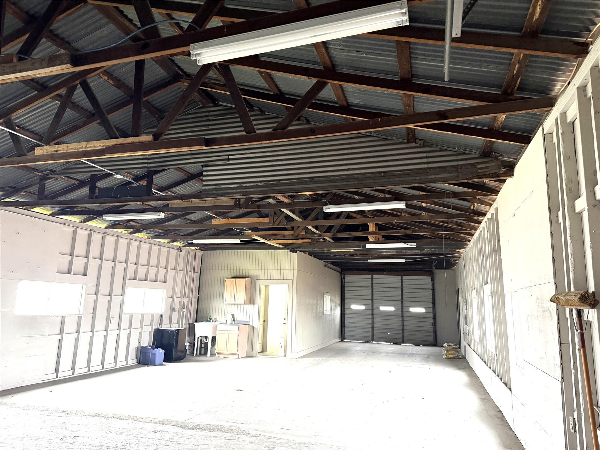 1541 E Pierce St, Luling, TX 78648