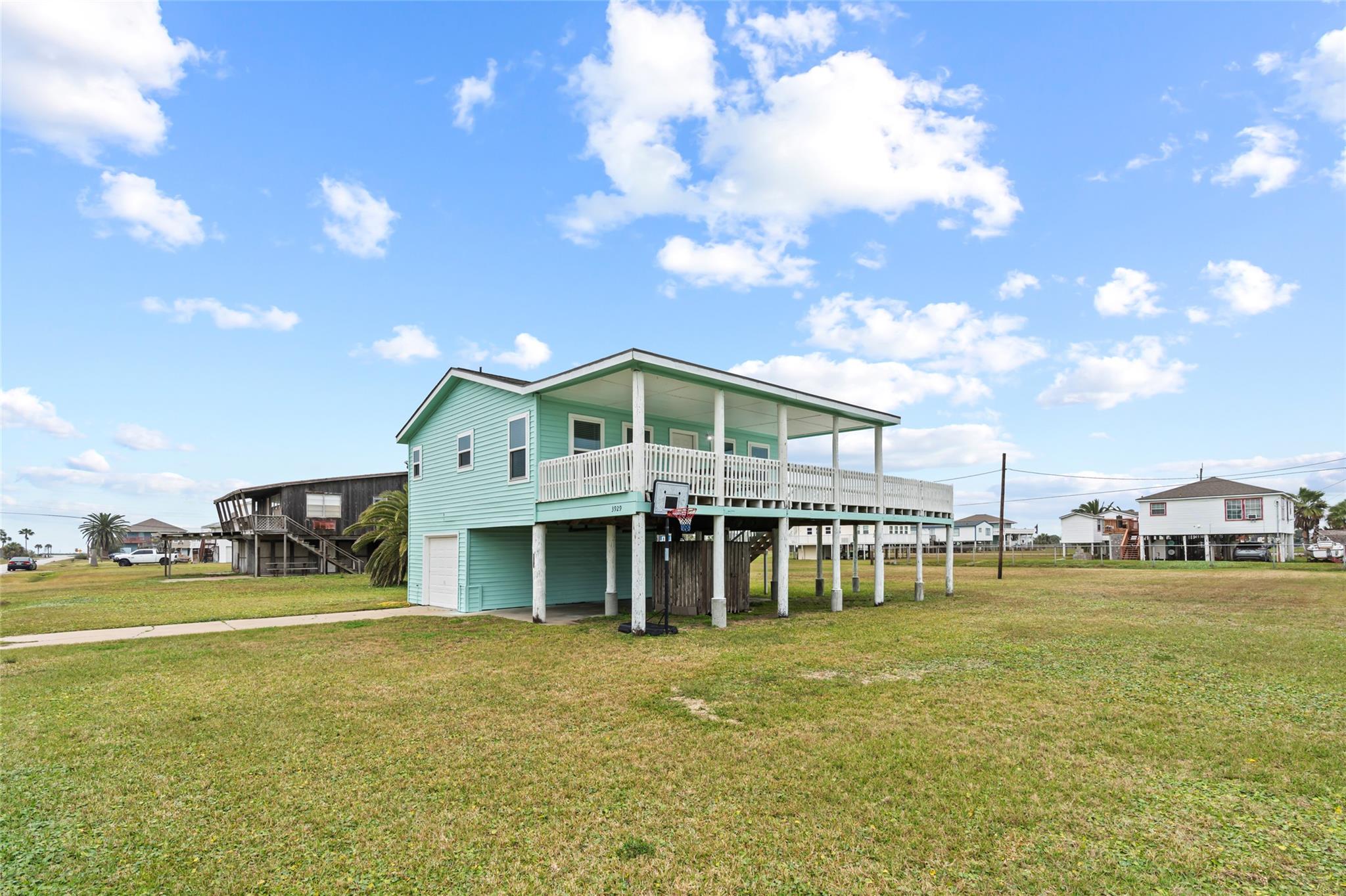 3929 4th St, Galveston, TX 77554