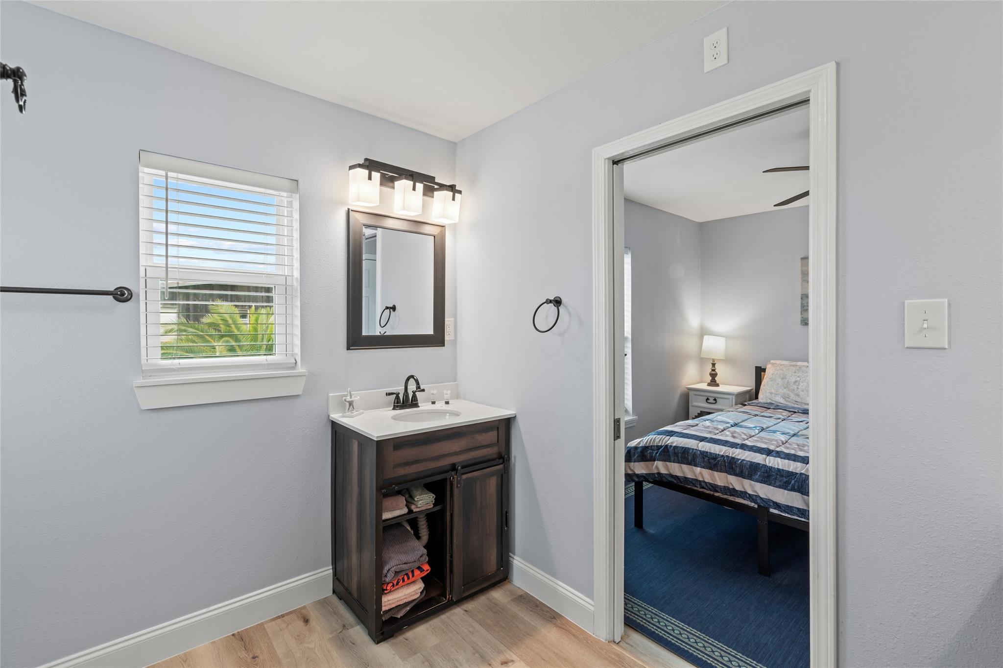 3929 4th St, Galveston, TX 77554