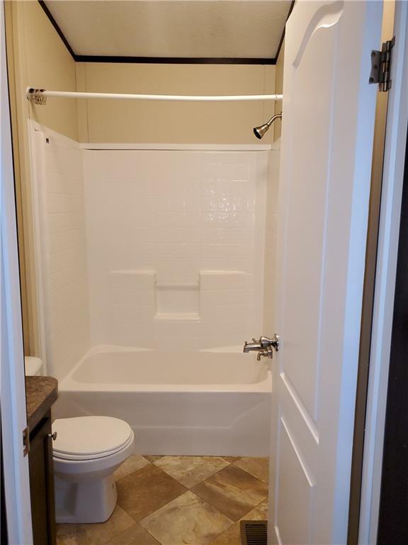 1051 Tamarack Dr, Canyon Lake, TX 78133