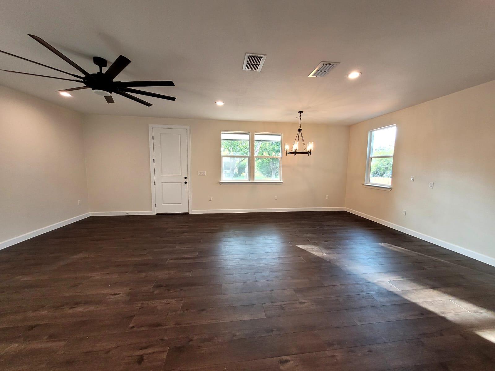 750 S Main St, Lockhart, TX 78644