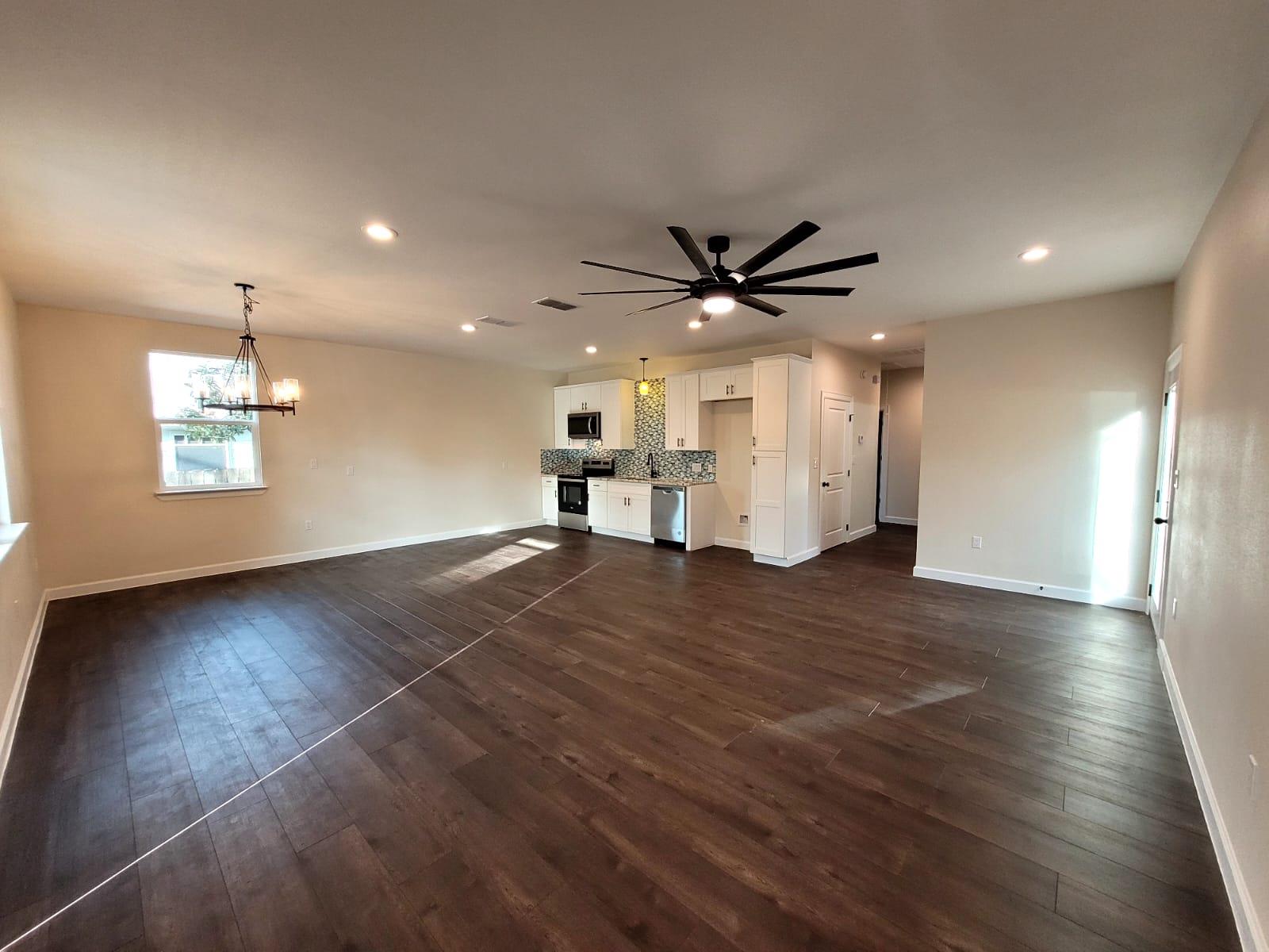 750 S Main St, Lockhart, TX 78644