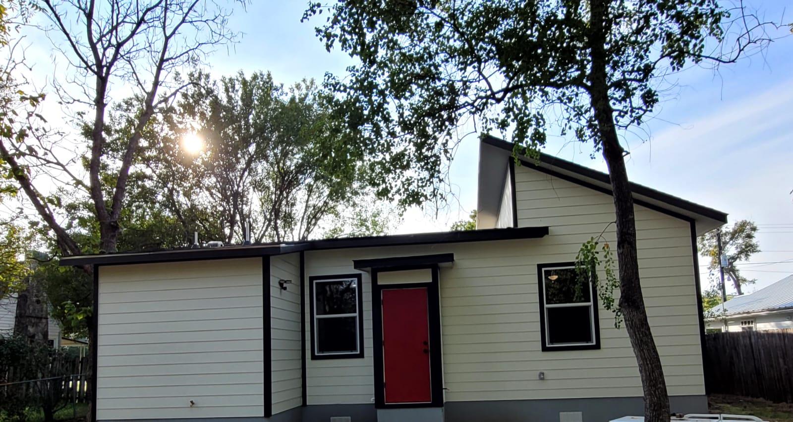 750 S Main St, Lockhart, TX 78644