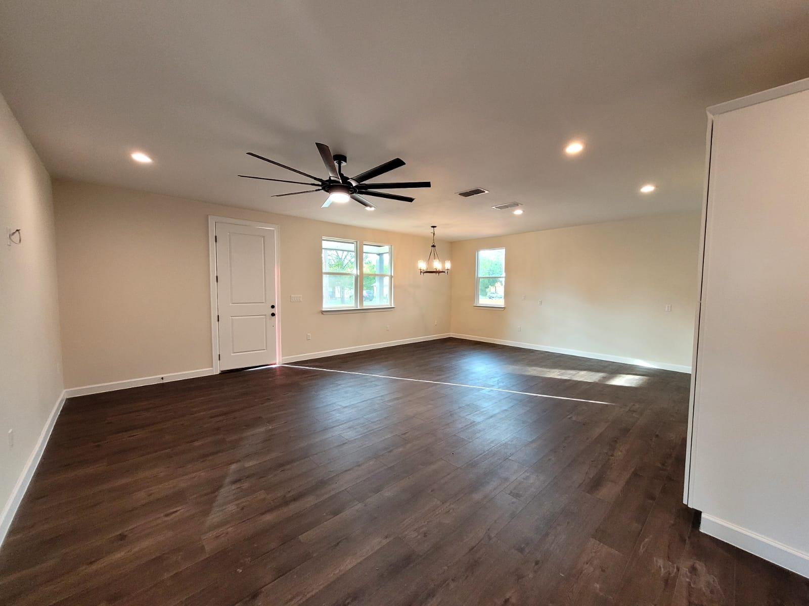 750 S Main St, Lockhart, TX 78644