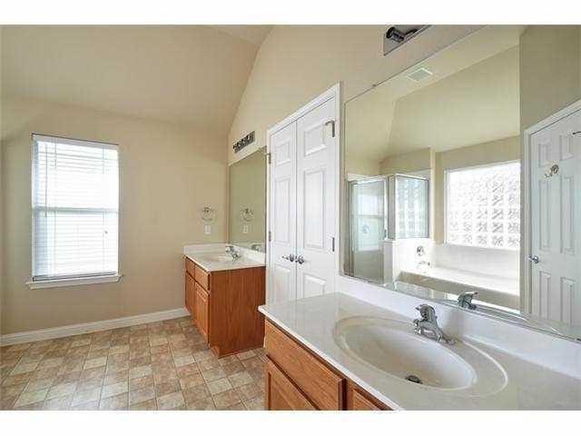 2204 Voyageurs Ln, Austin, TX 78747