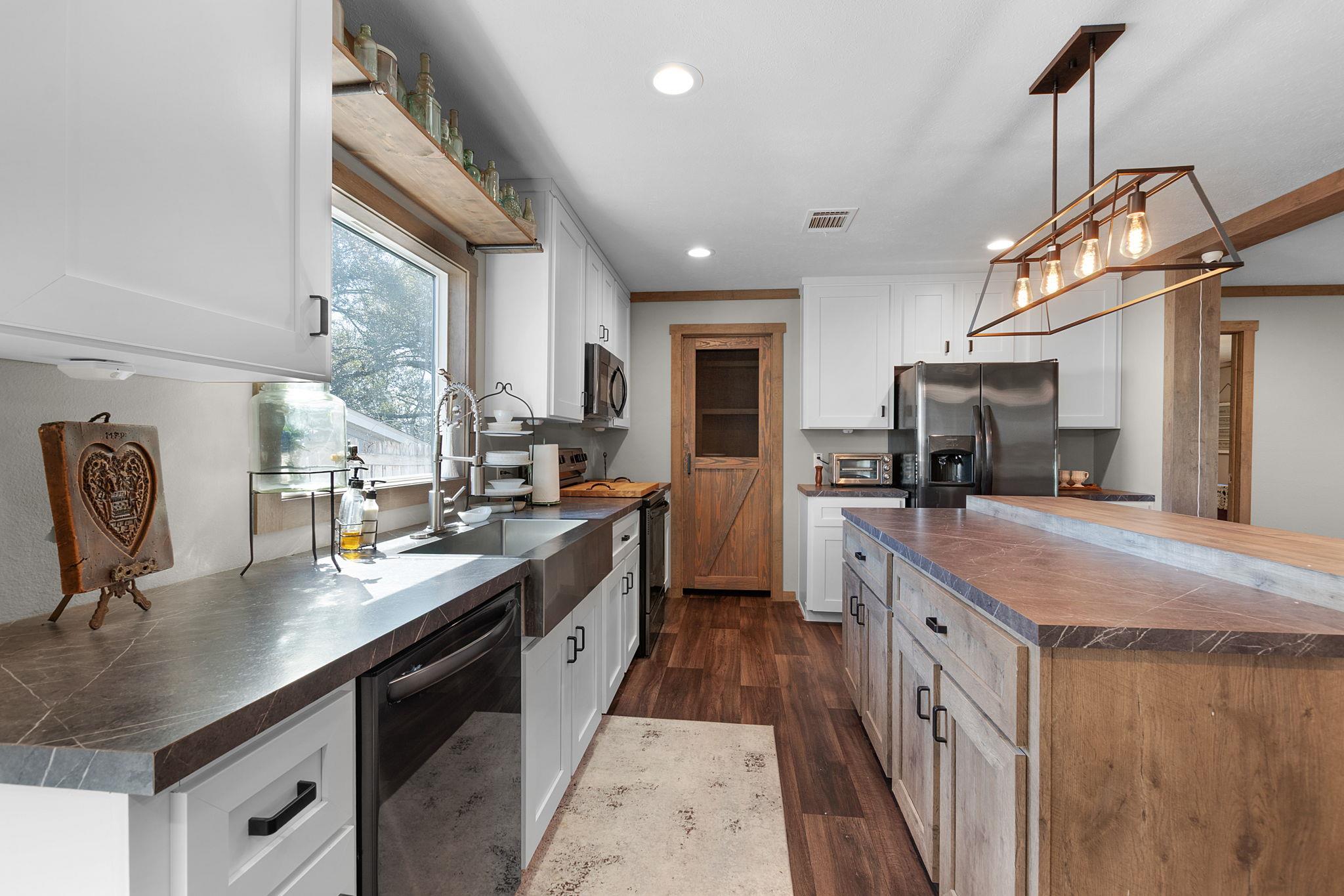 345 County Road 136C, Kingsland, TX 78639