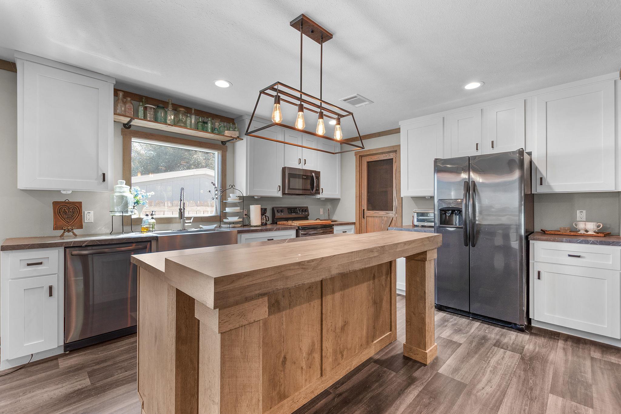 345 County Road 136C, Kingsland, TX 78639