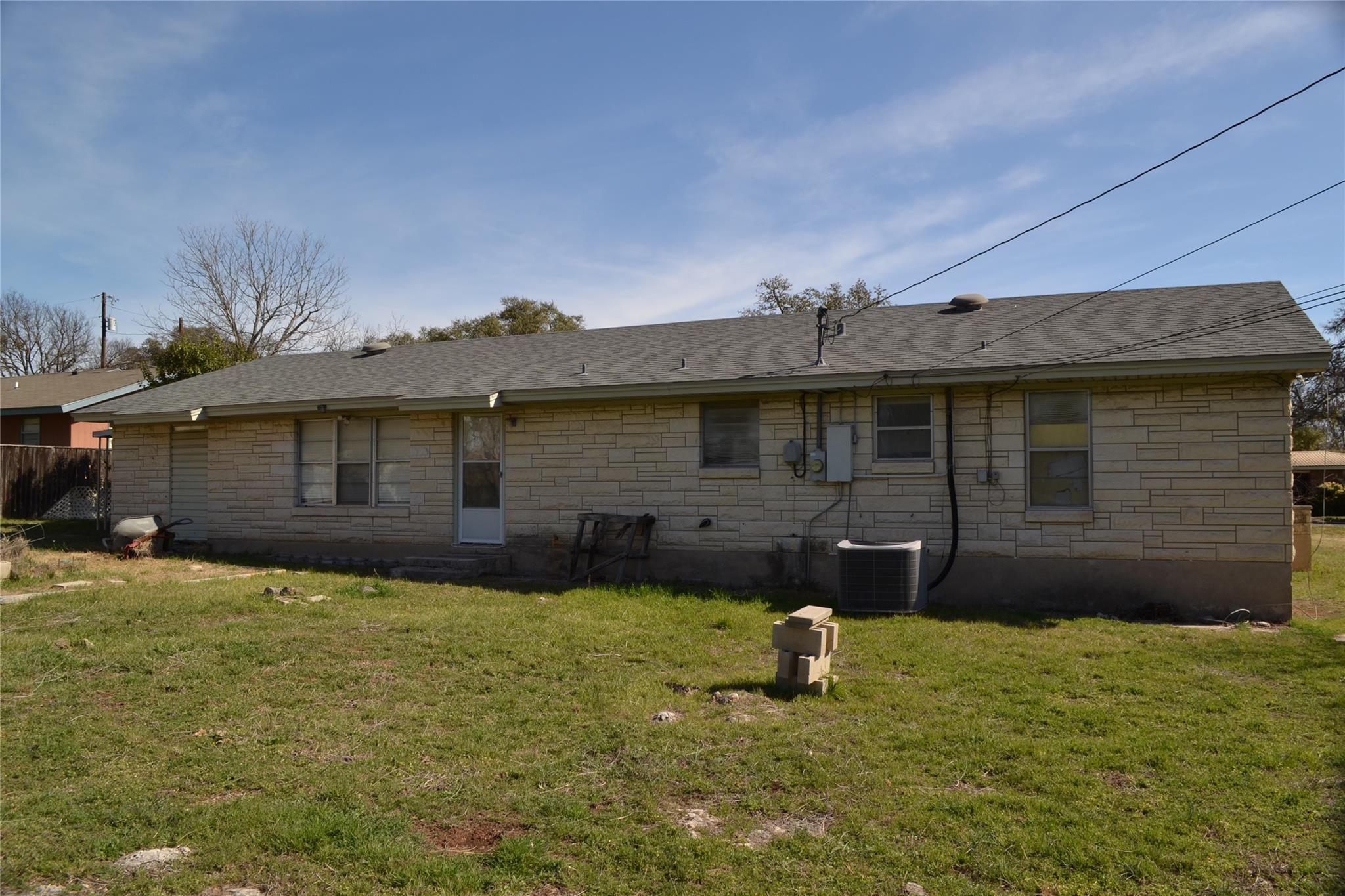 1502 Sherrard St, Burnet, TX 78611