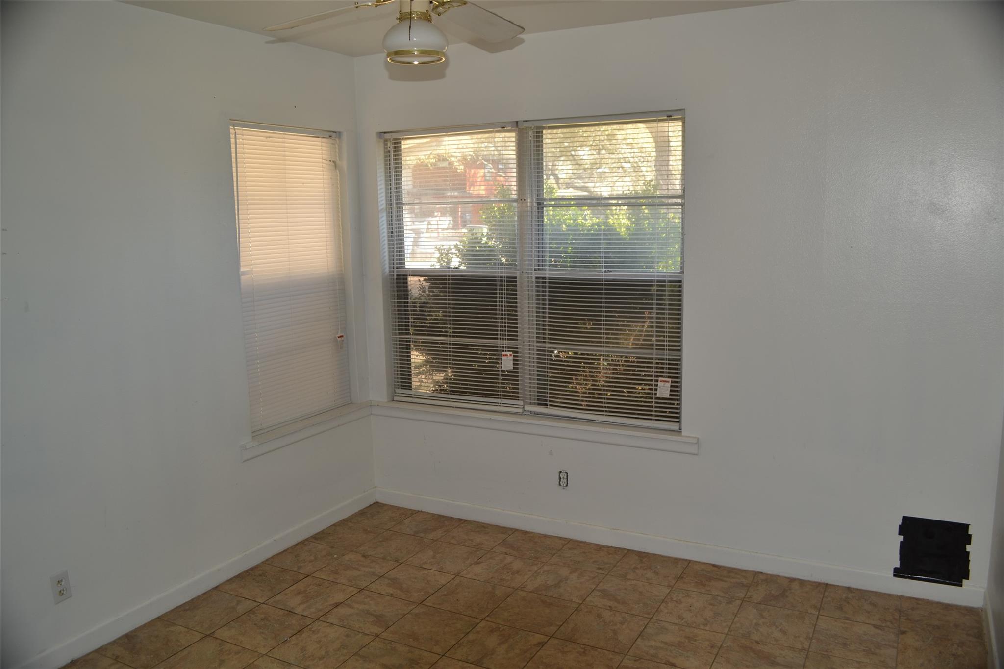 1502 Sherrard St, Burnet, TX 78611