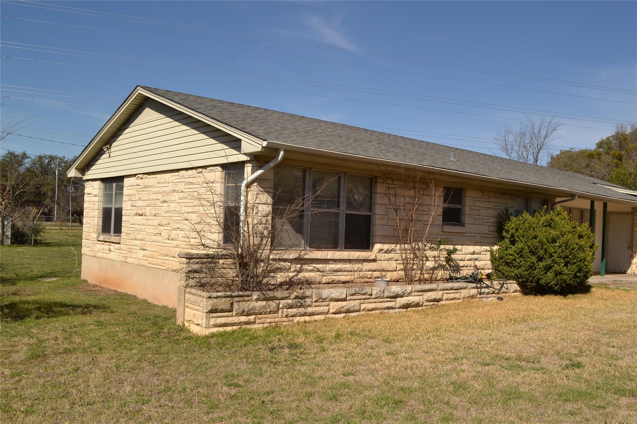 1502 Sherrard St, Burnet, TX 78611